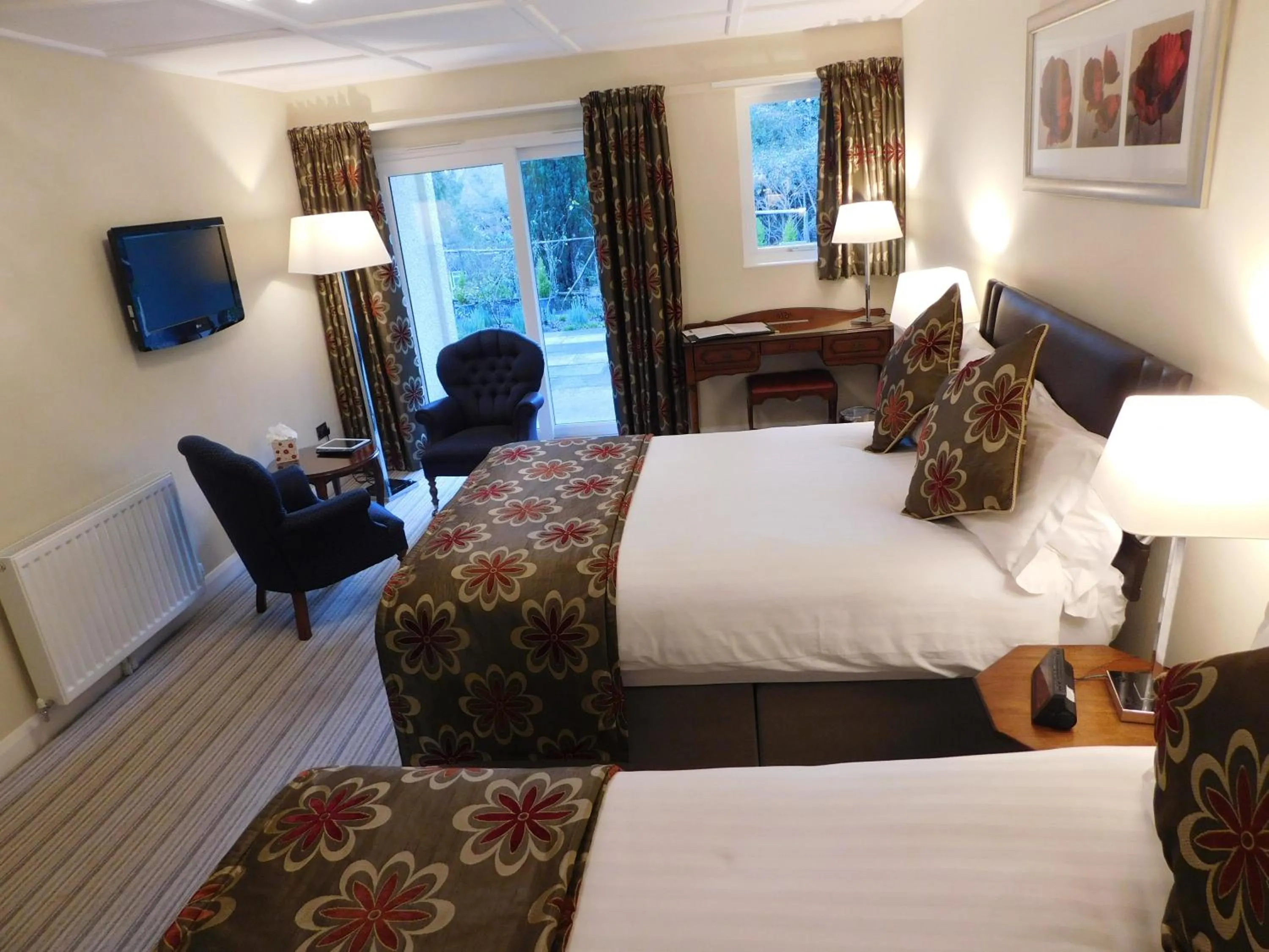 Photo of the whole room, Bed in Burn How Garden Hotel - Bowness on Windermere
