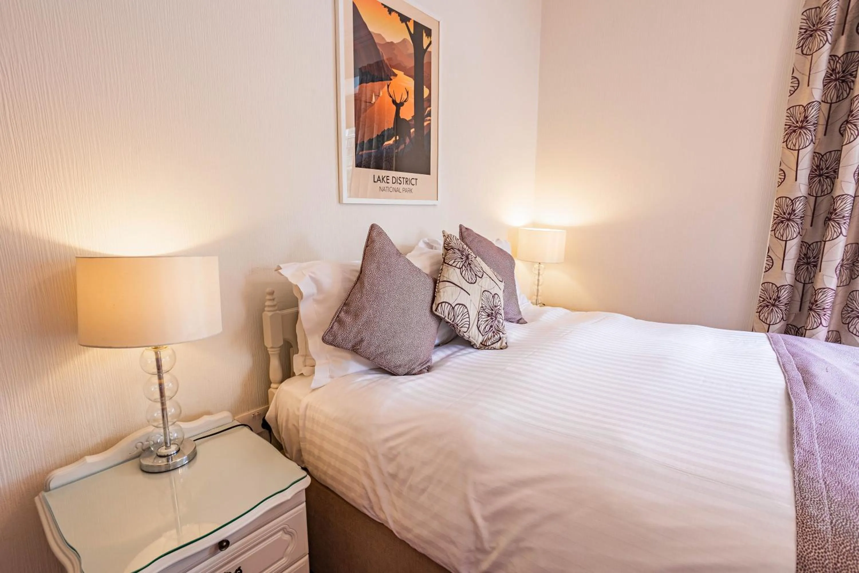 Bedroom, Bed in Burn How Garden Hotel - Bowness on Windermere