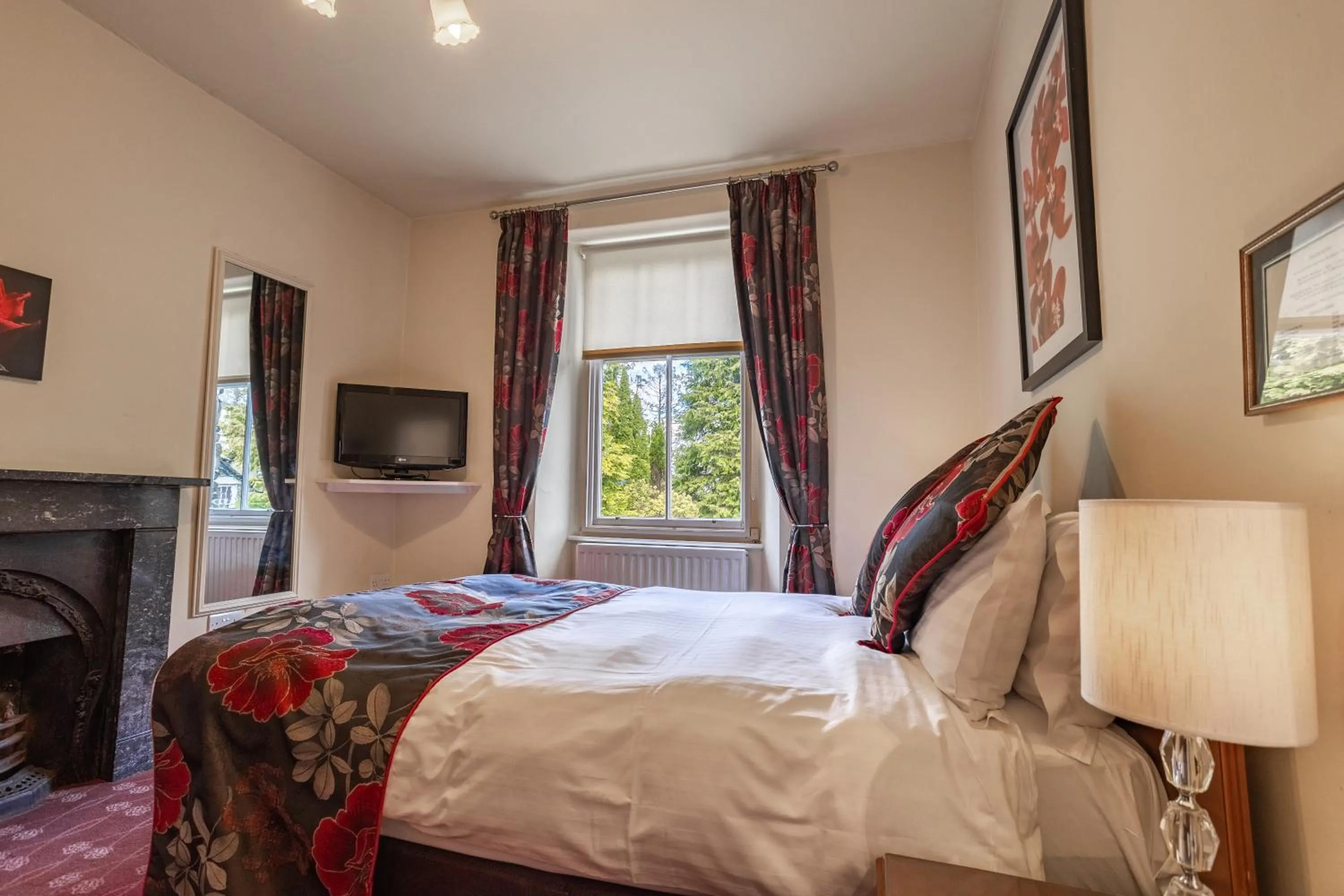 Photo of the whole room, Bed in Burn How Garden Hotel - Bowness on Windermere