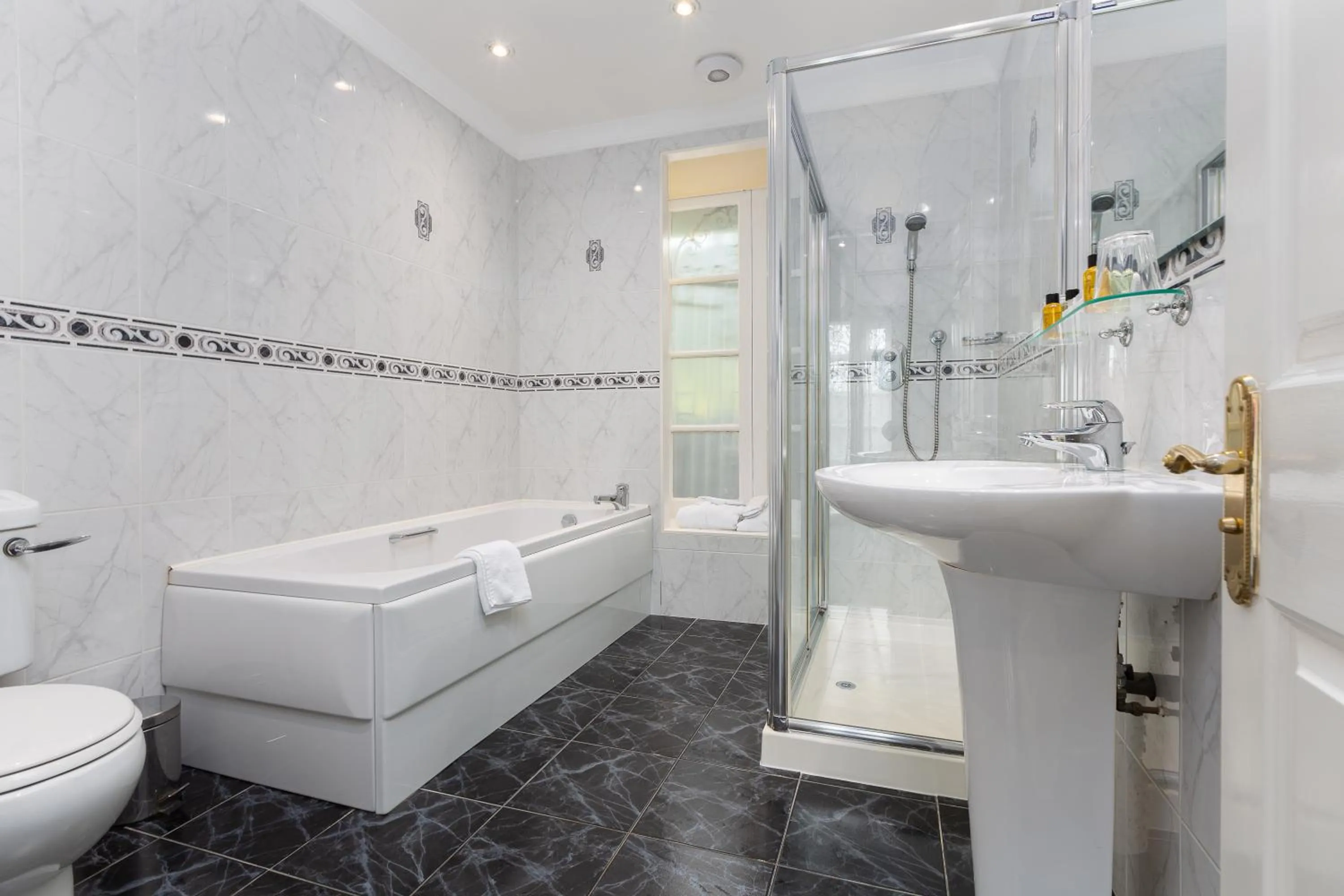 Bathroom in Burn How Garden Hotel - Bowness on Windermere