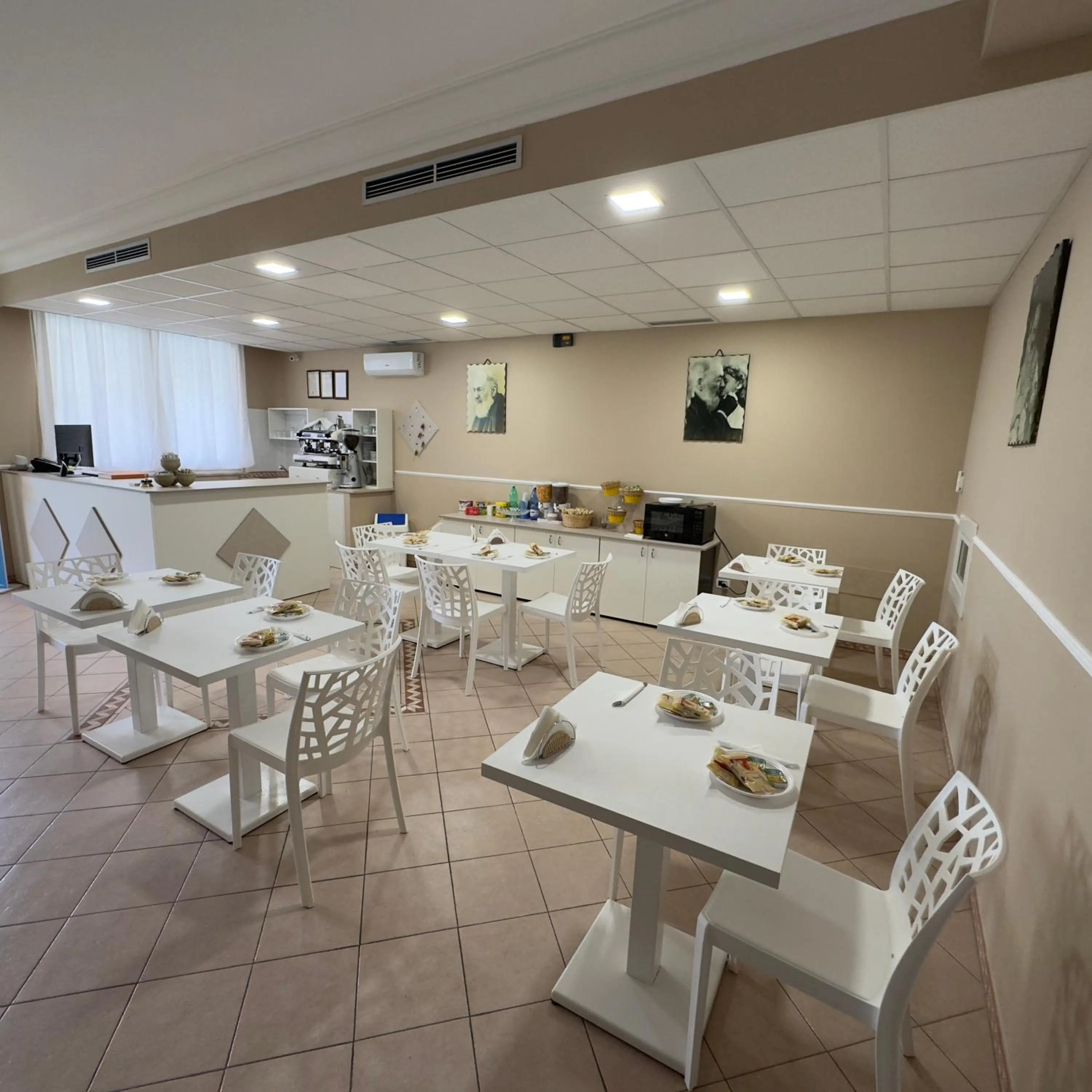 Restaurant/places to eat in Hotel Immagine