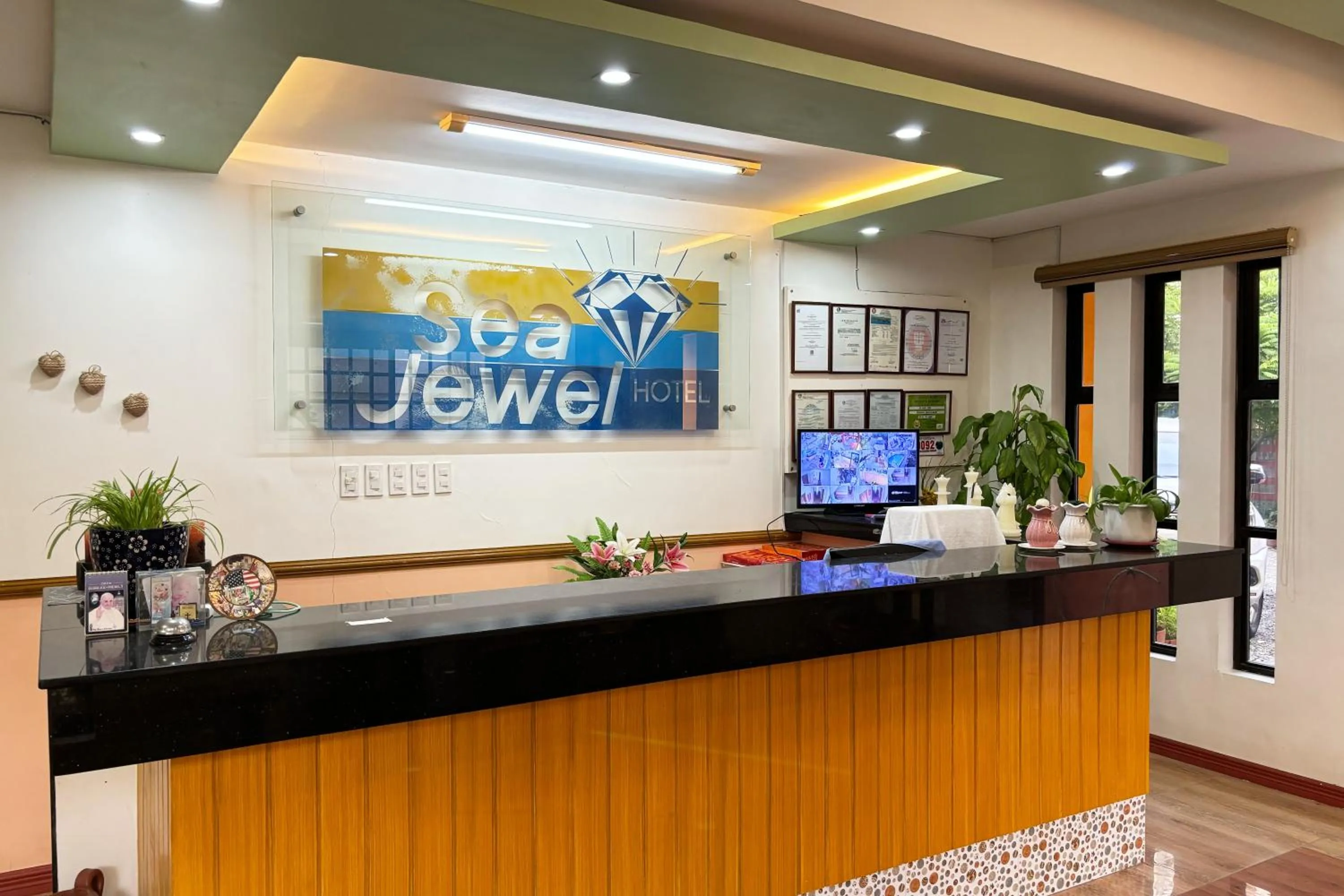 Lobby or reception in Sea Jewel Hotel Puerto Galera powered by Cocotel