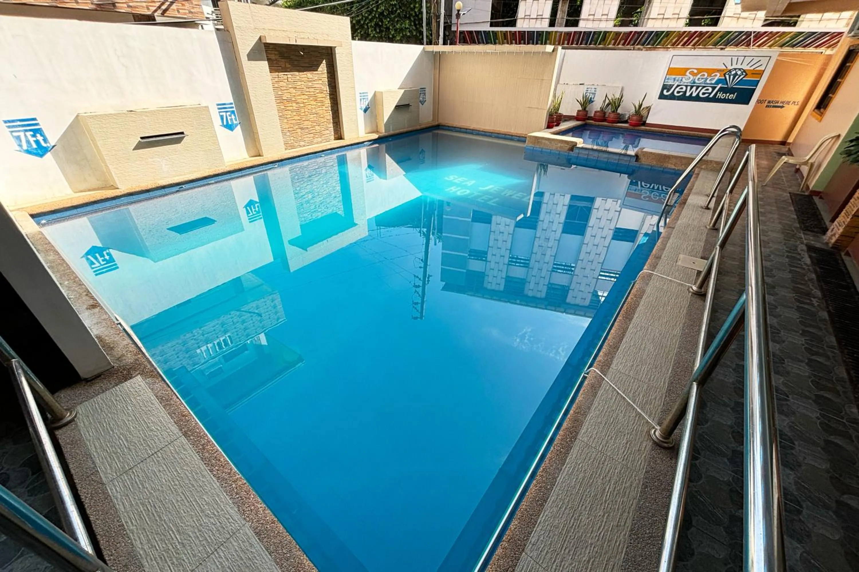 Swimming pool in Sea Jewel Hotel Puerto Galera powered by Cocotel