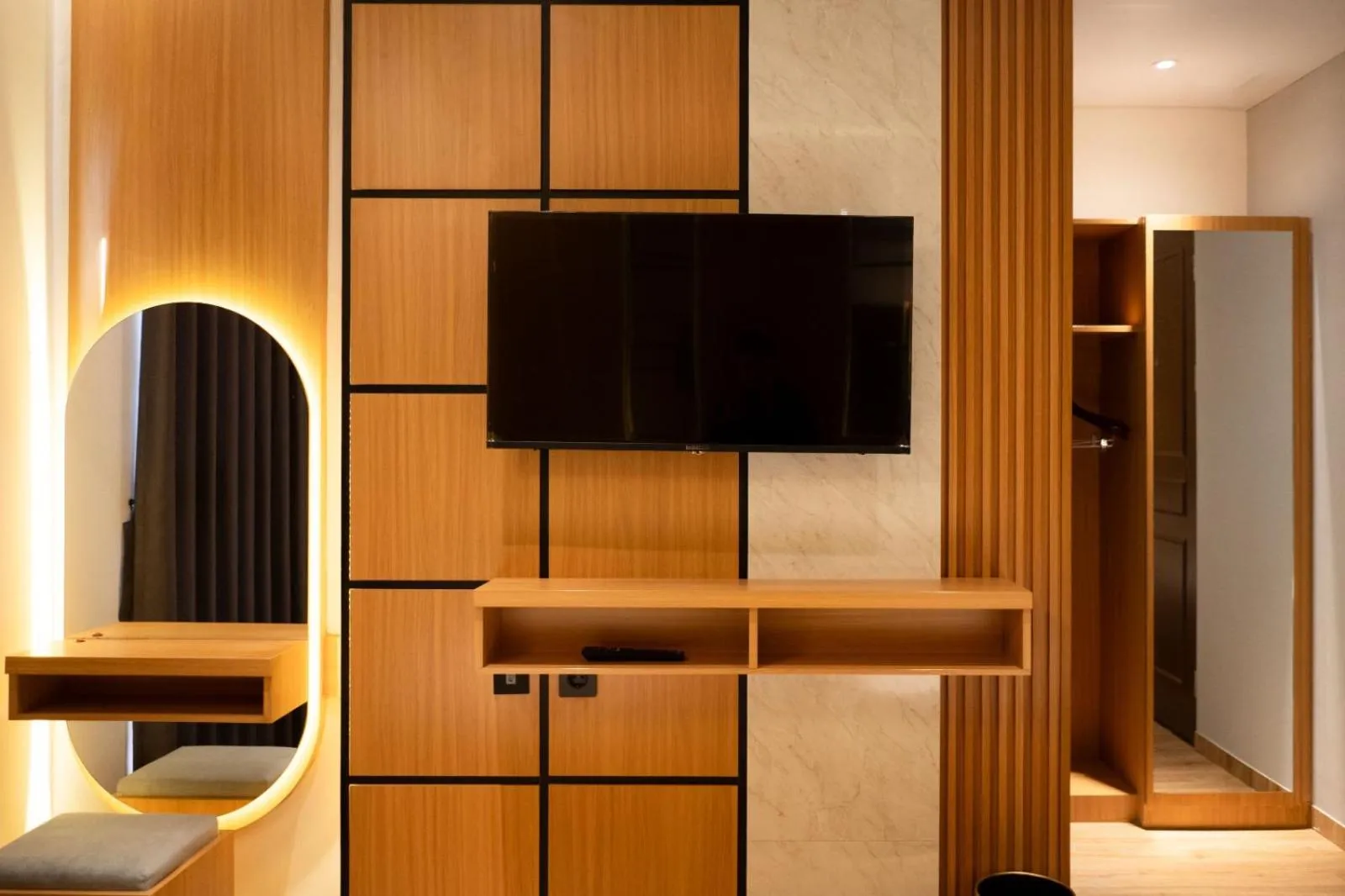 TV and multimedia in Eagle Hotel Wonosobo, Azana Hotels Collection