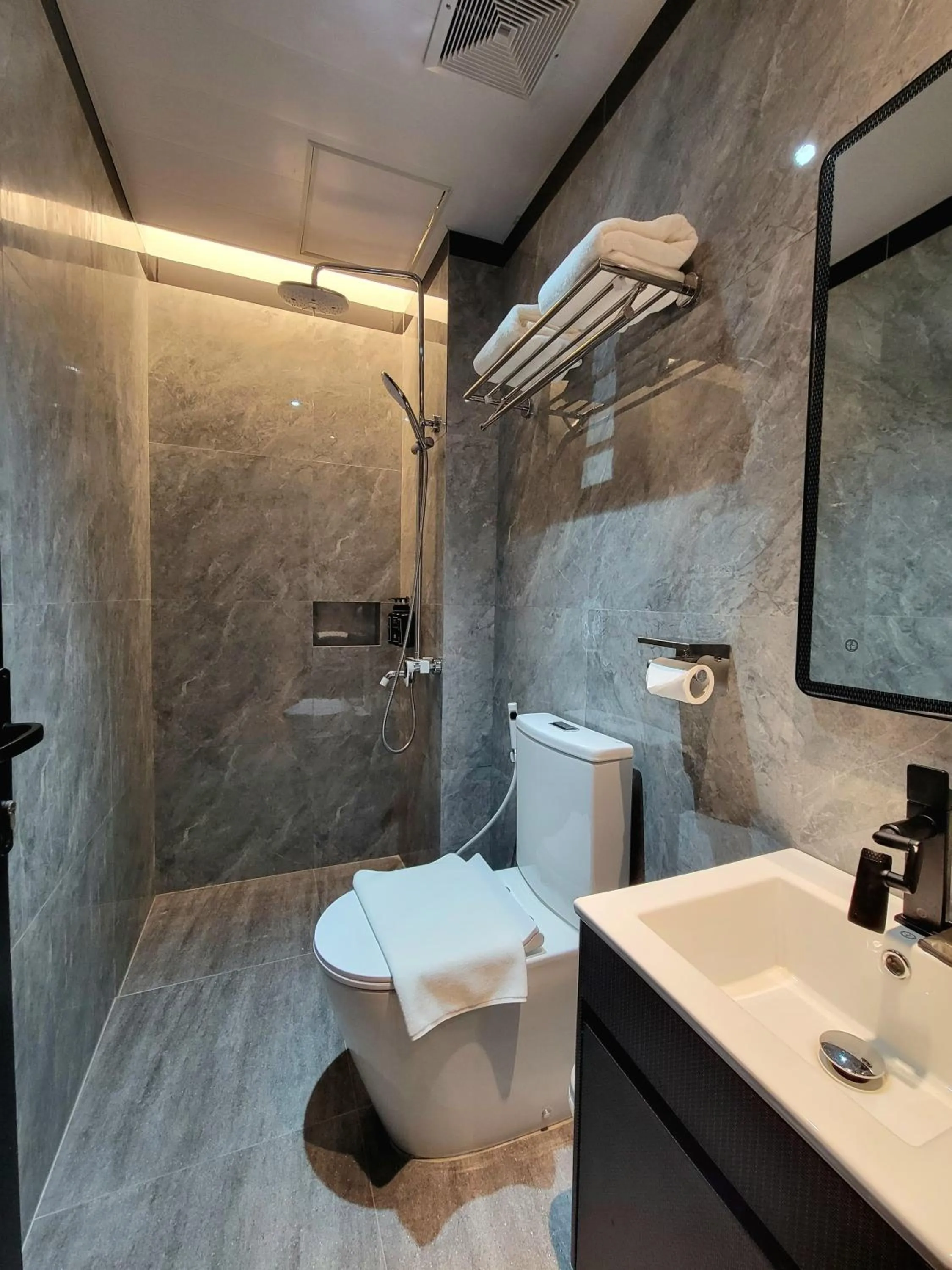 Bathroom in Eagle Hotel Wonosobo, Azana Hotels Collection