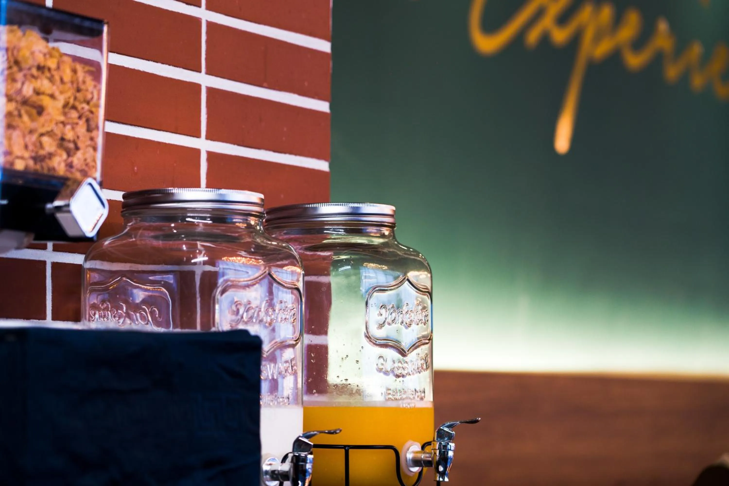 Food and drinks in Cotice The Bridge