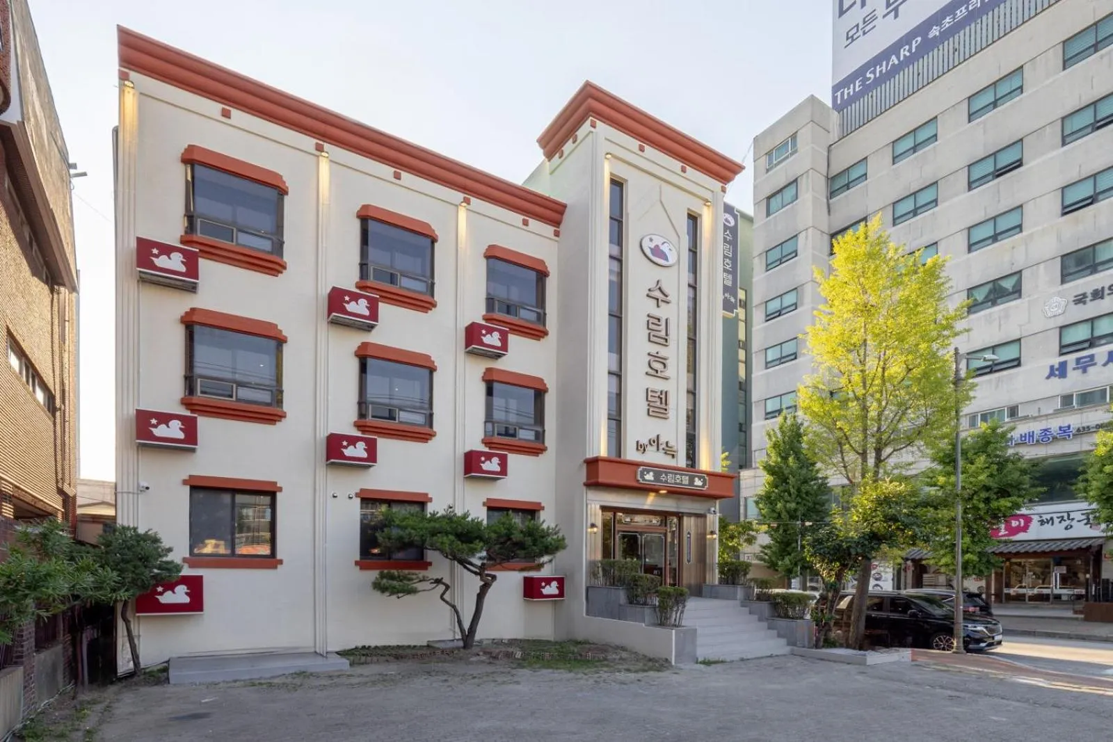 Property building in Surim Hotel Sokcho by AanK