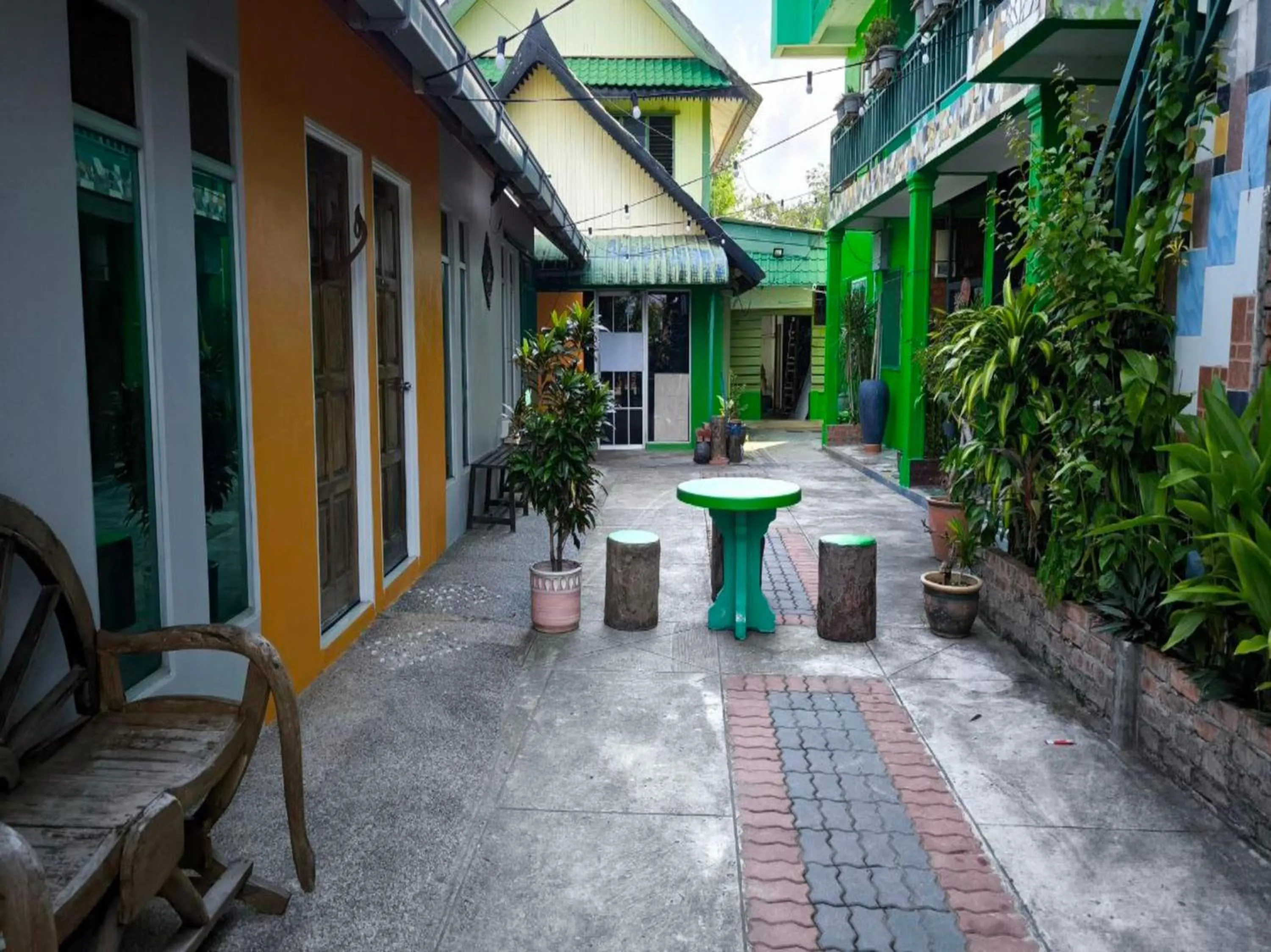 Facade/entrance in OYO 91012 Cenang Motel