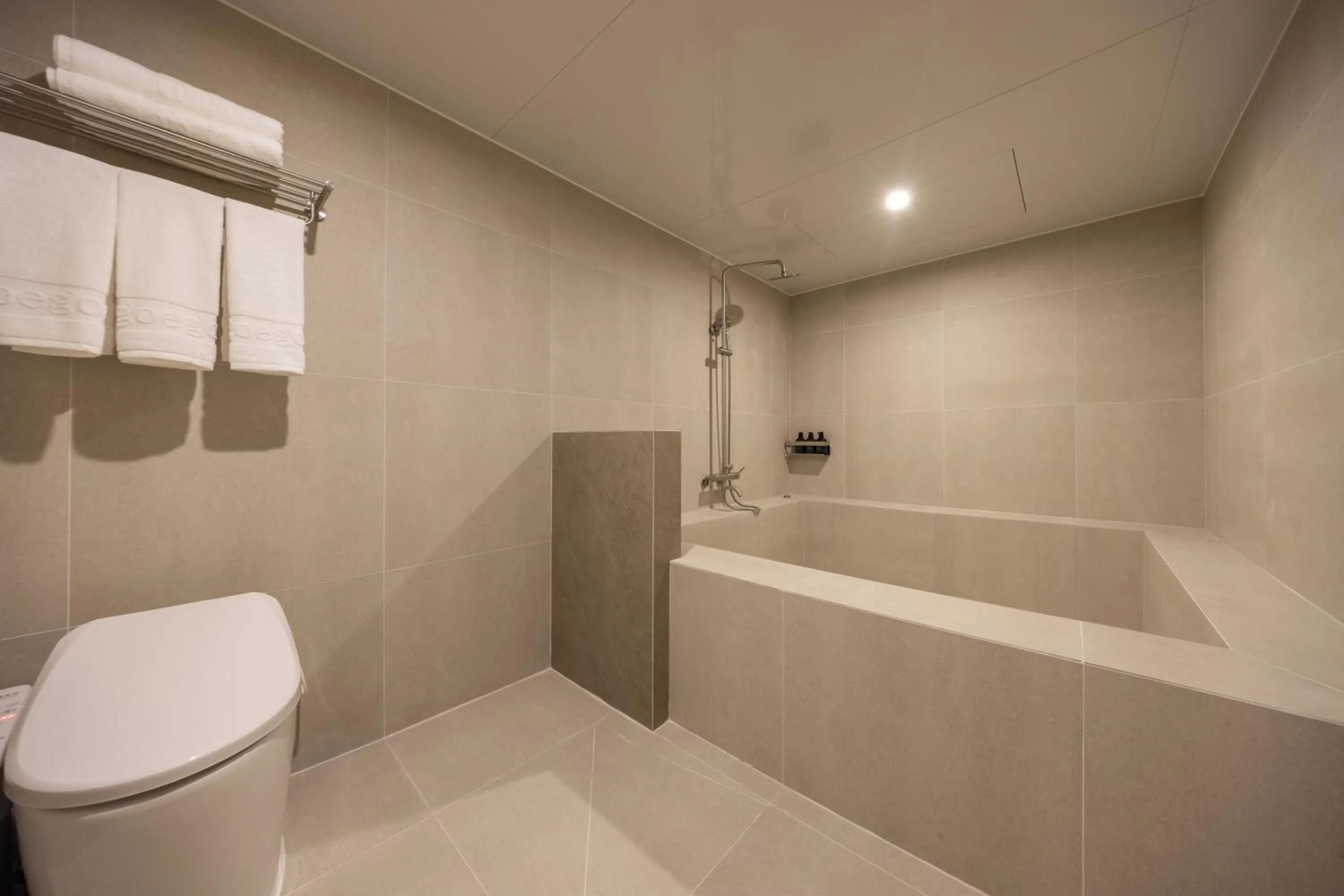 Shower in Anook Hotel & Spa Pyeongtaek