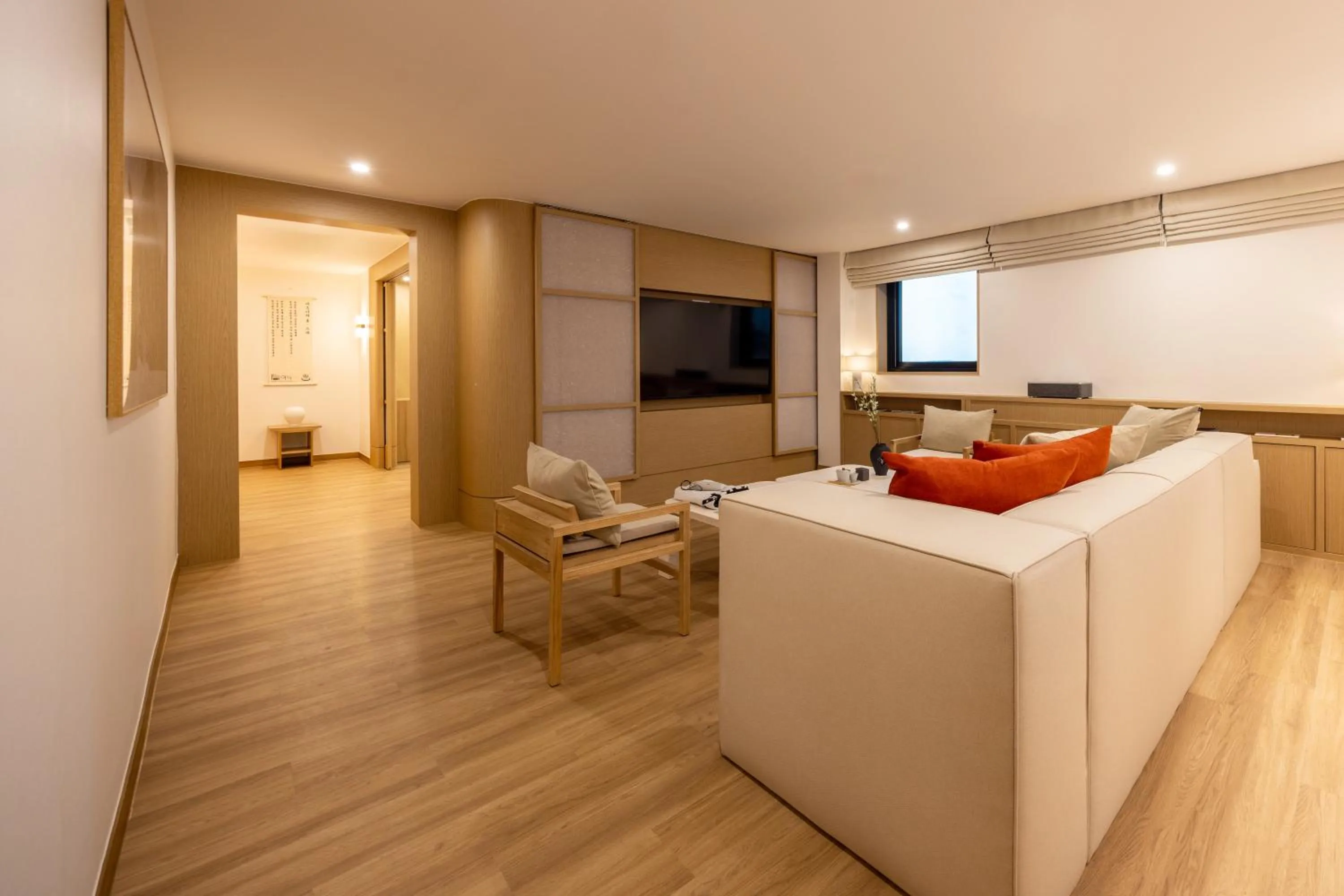 TV and multimedia in Anook Hotel & Spa Pyeongtaek