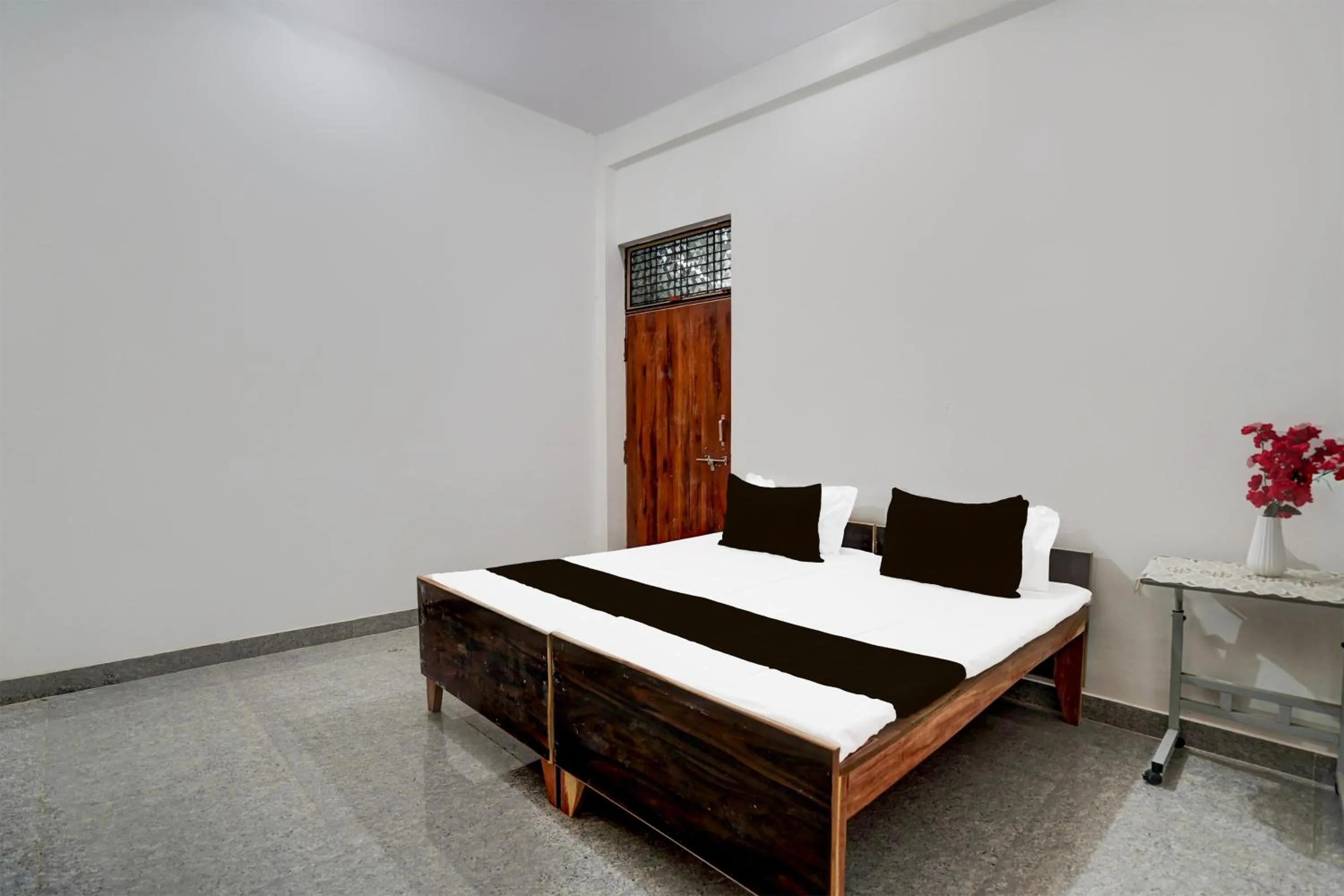 Bedroom, Bed in Hotel O by OYO R L PALACE