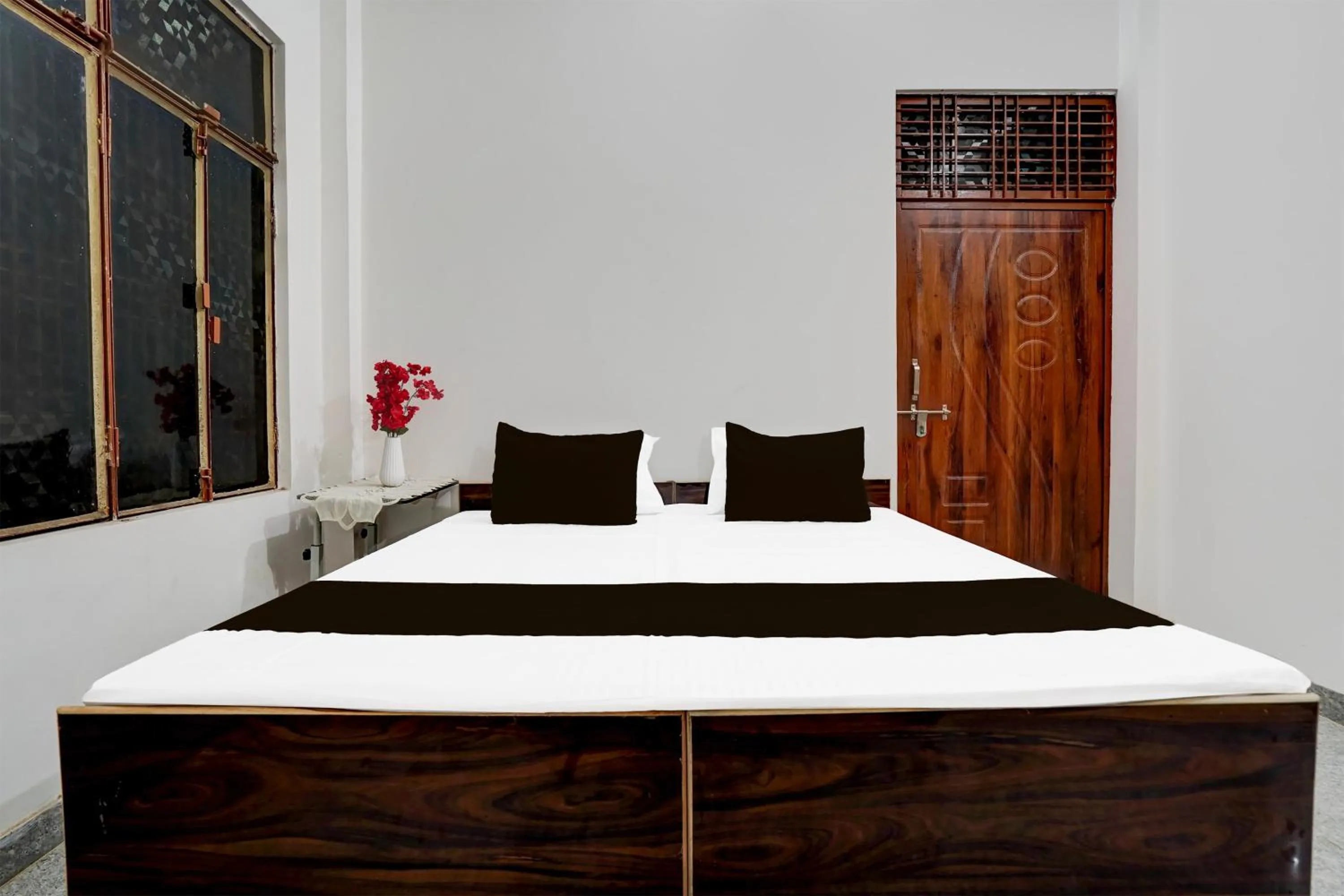 Bedroom, Bed in Hotel O by OYO R L PALACE