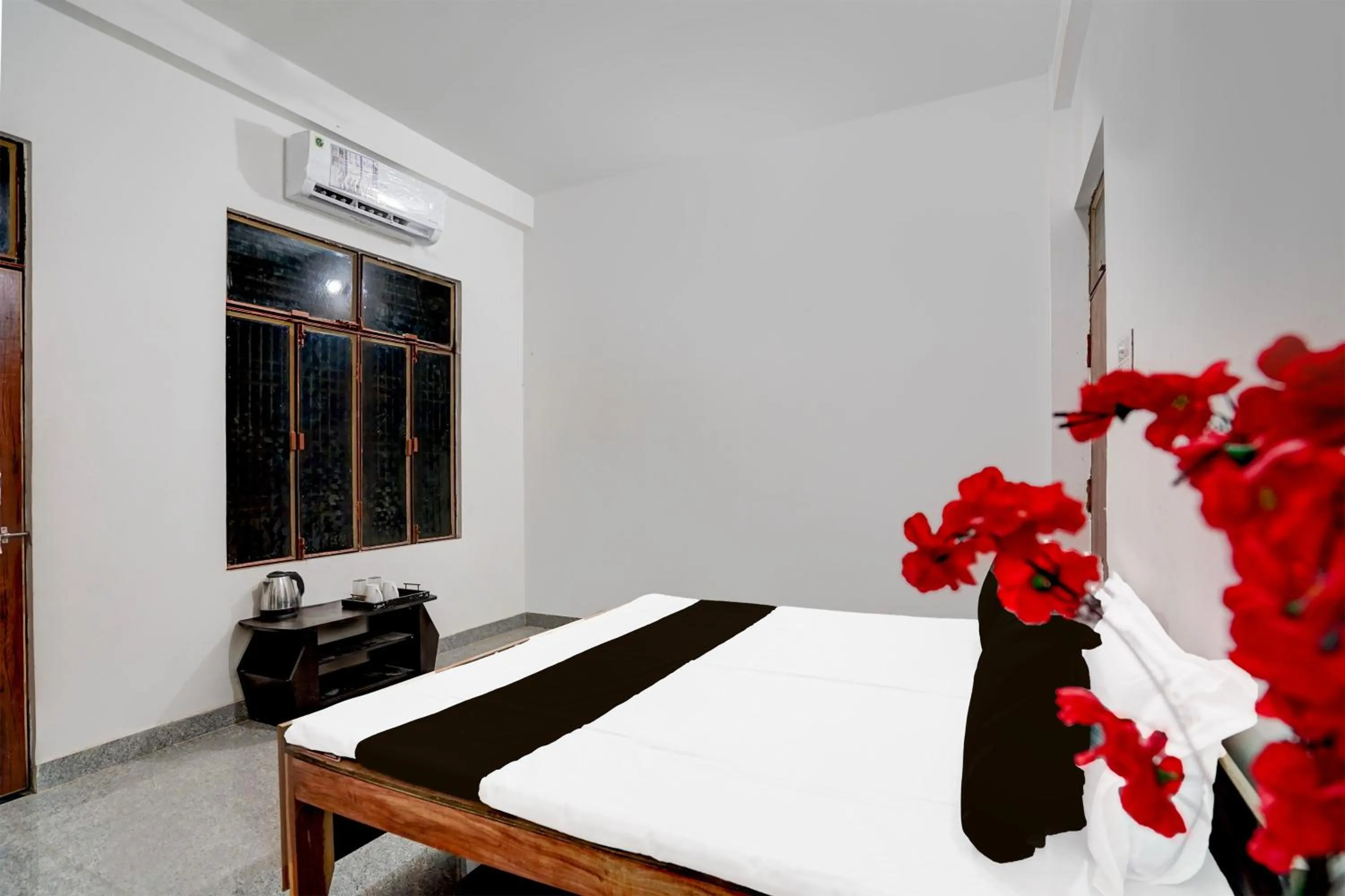 Bedroom in Hotel O by OYO R L PALACE