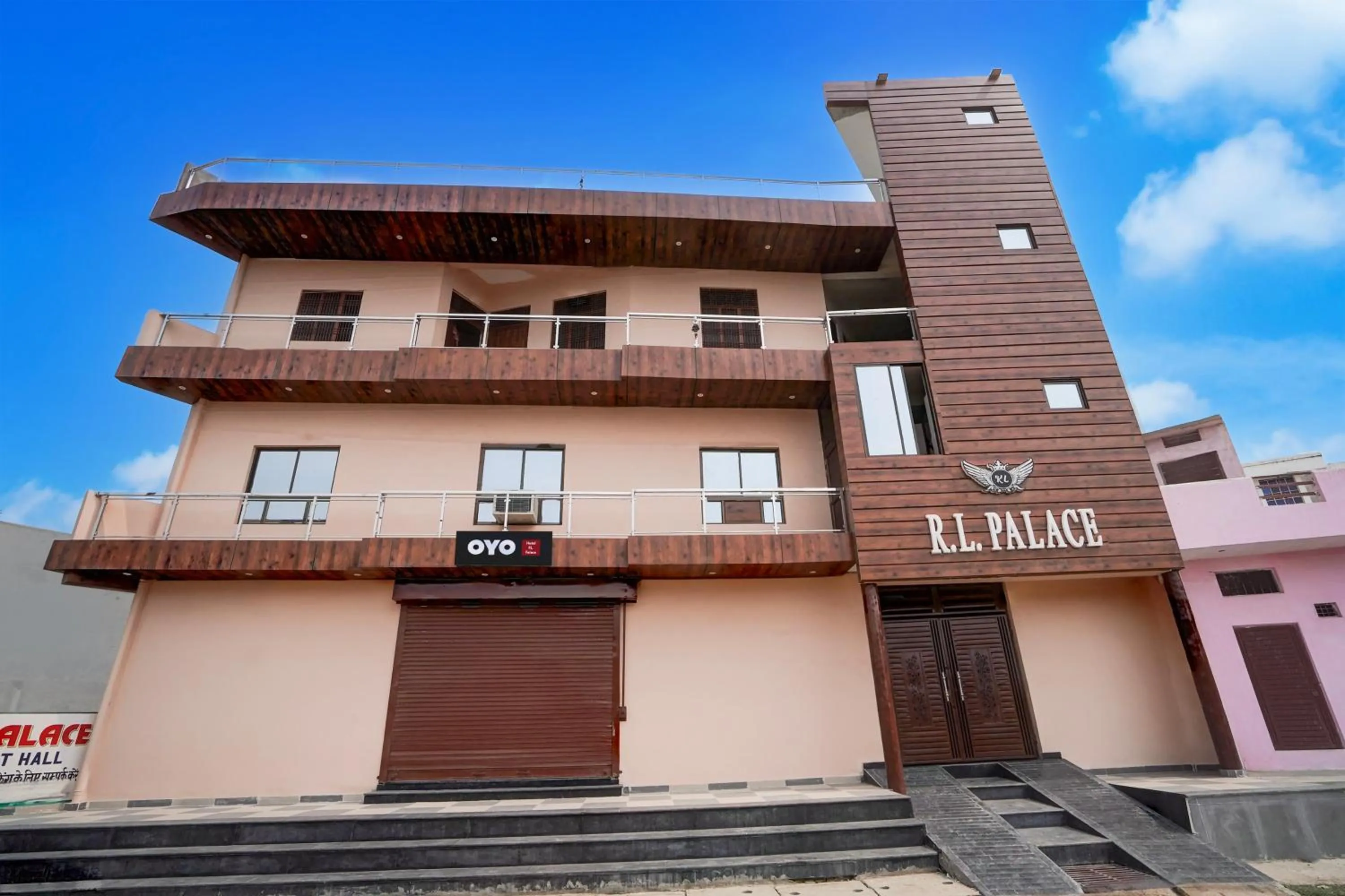 Facade/entrance in Hotel O by OYO R L PALACE