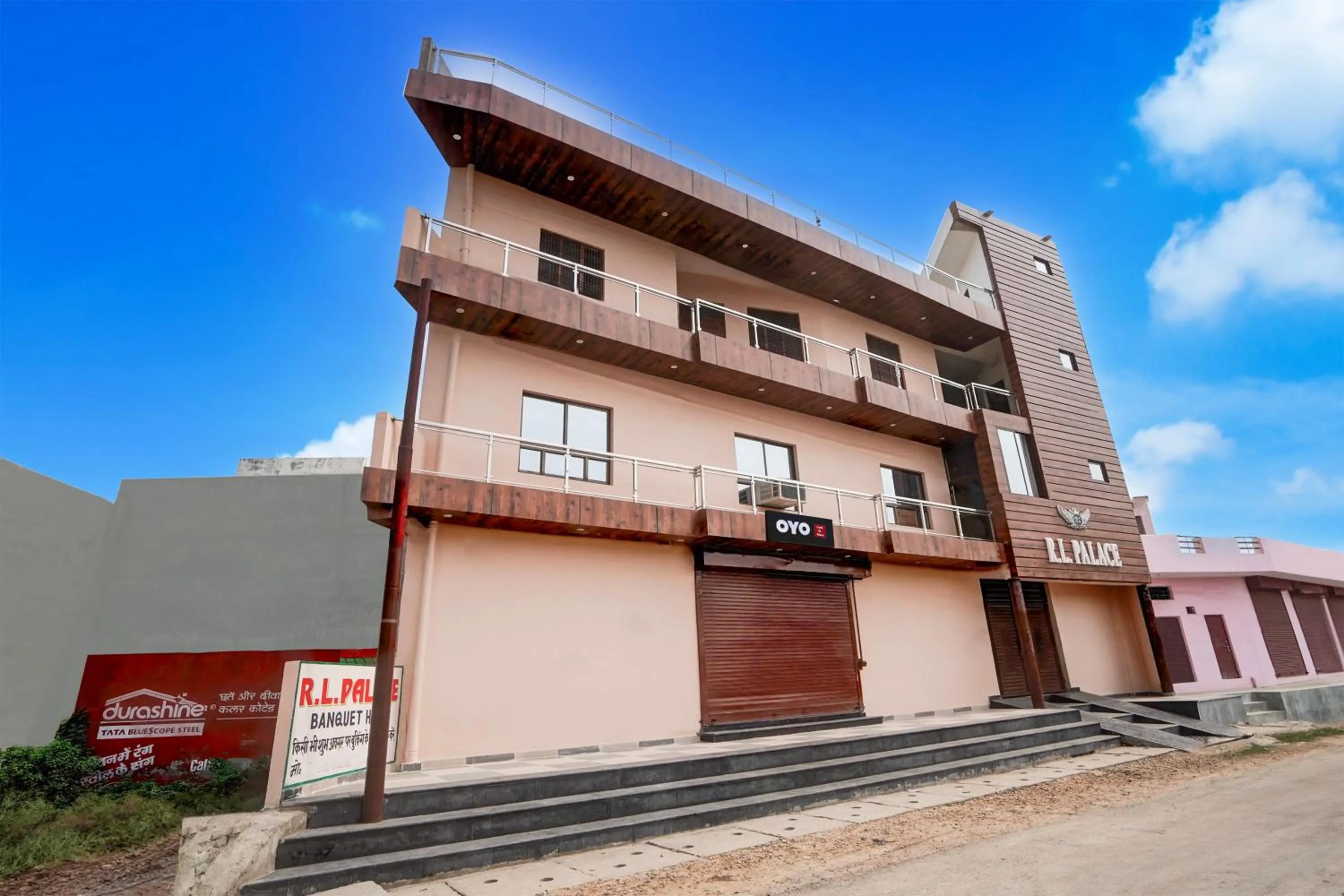 Facade/entrance in Hotel O by OYO R L PALACE