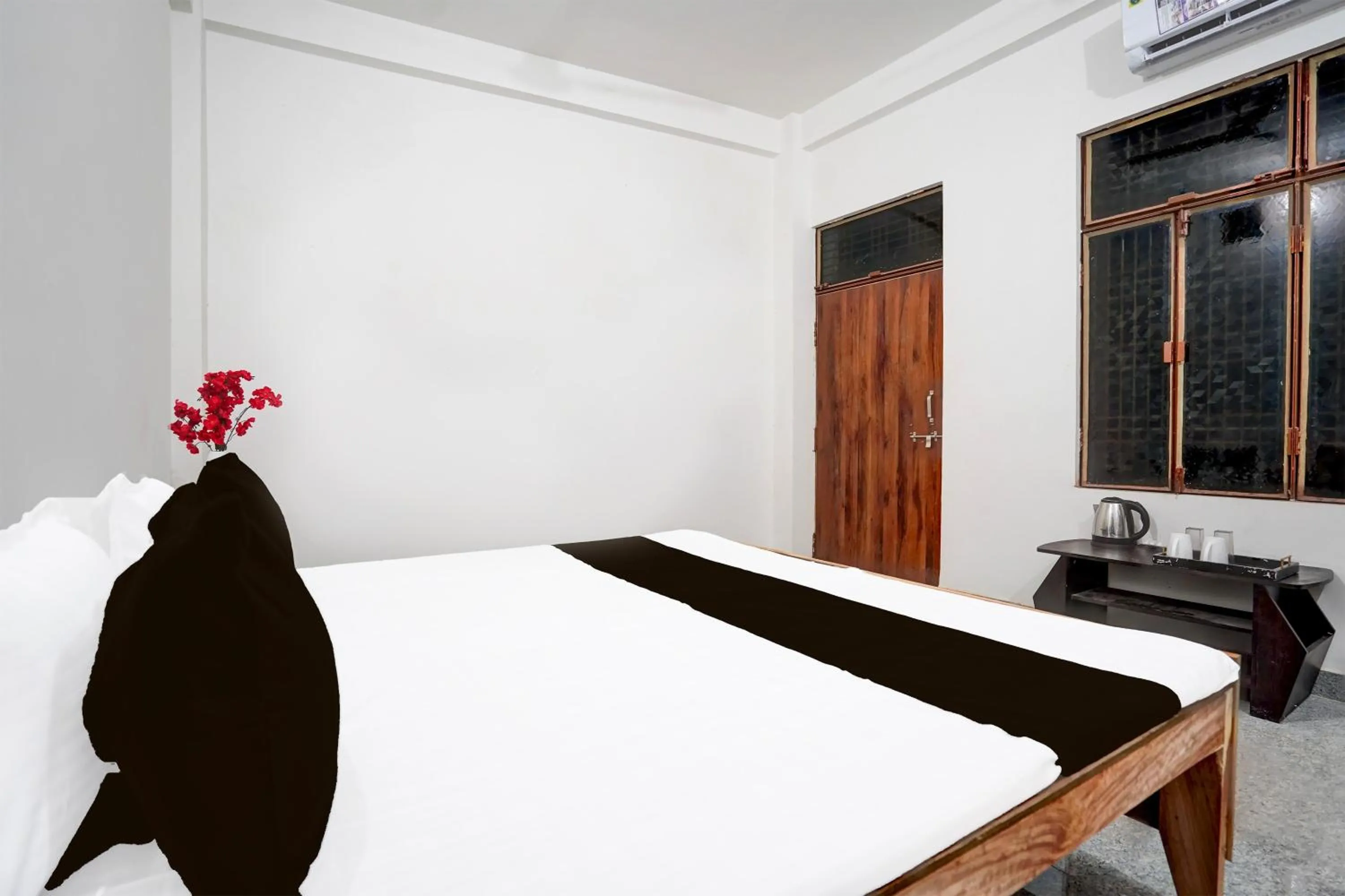 Bedroom, Bed in Hotel O by OYO R L PALACE