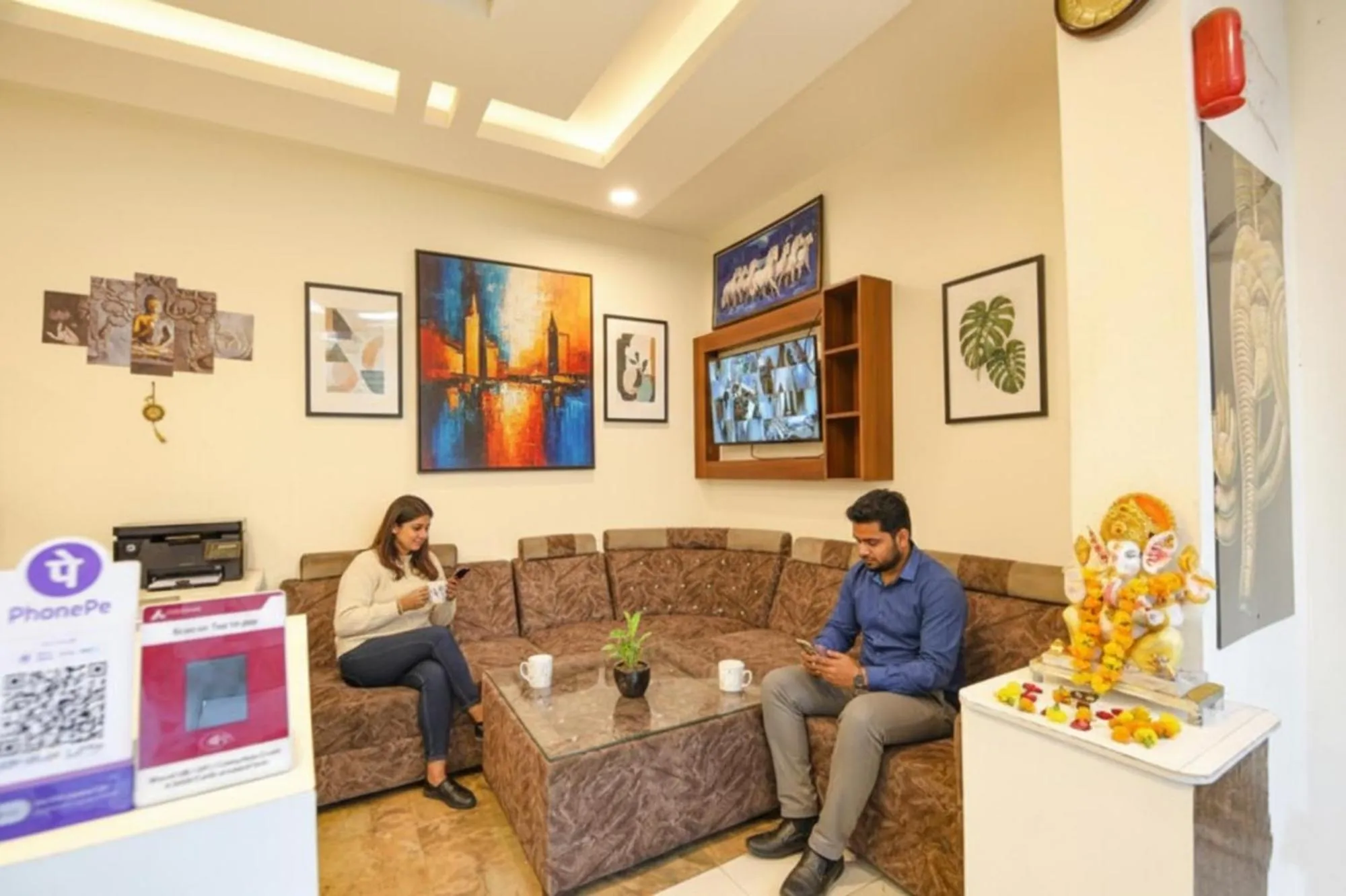 Seating area in Via High View