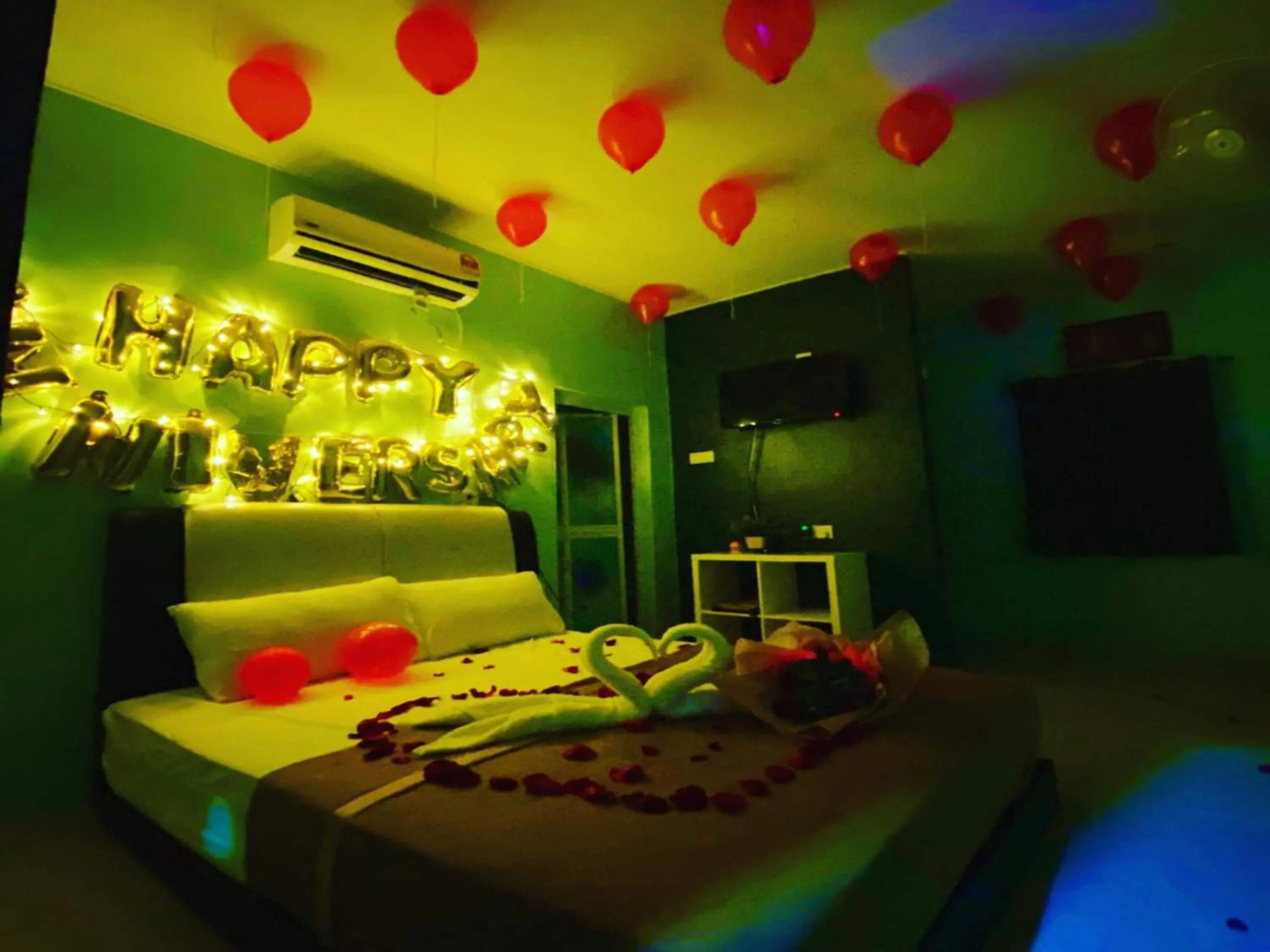 Other, Bed in Capital O 91017 Tuba Beach Resort @ Pulau Tuba