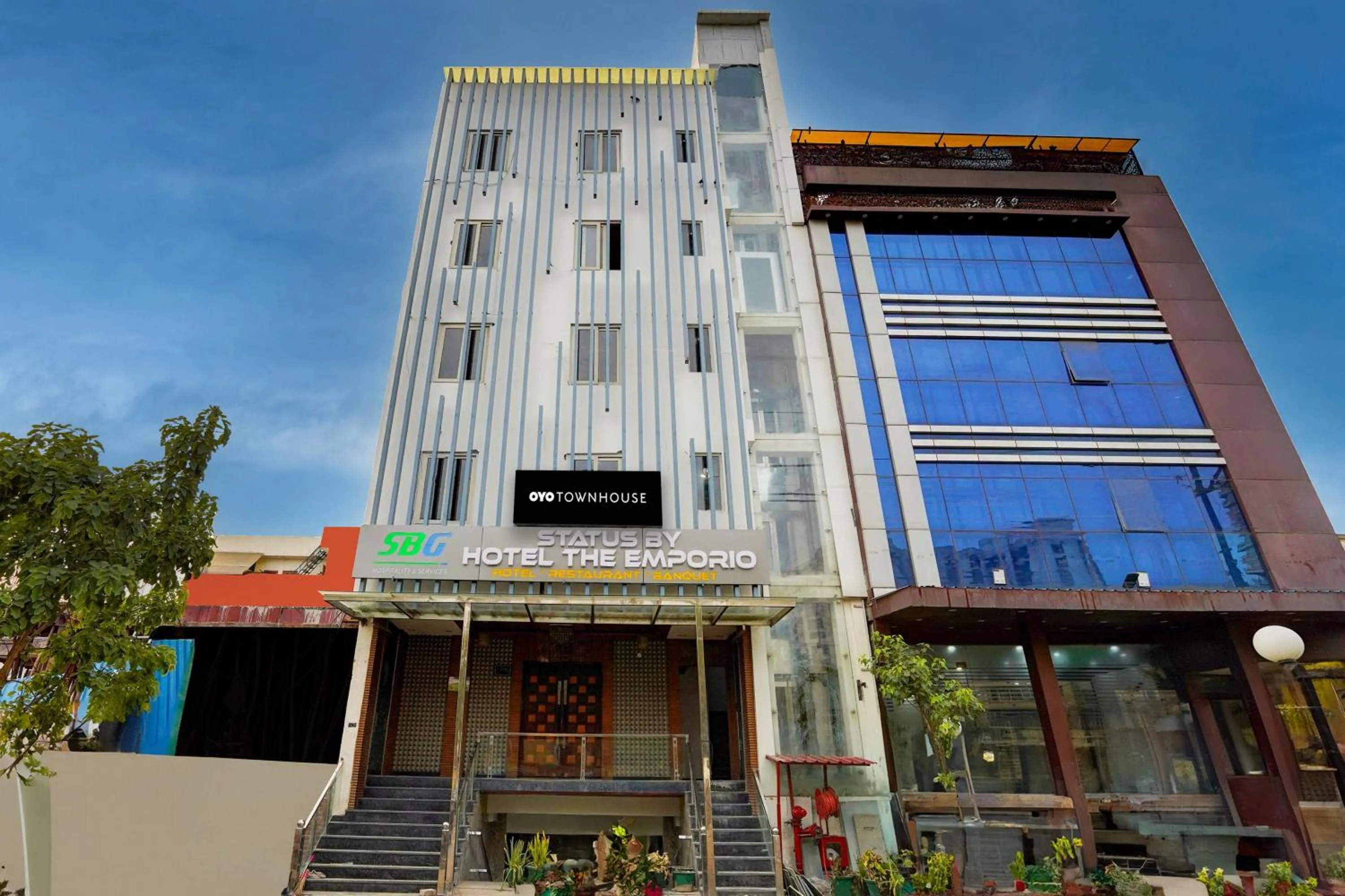 Super Townhouse Status By Sbg Near Anand Vihar Vaishali Metro Station