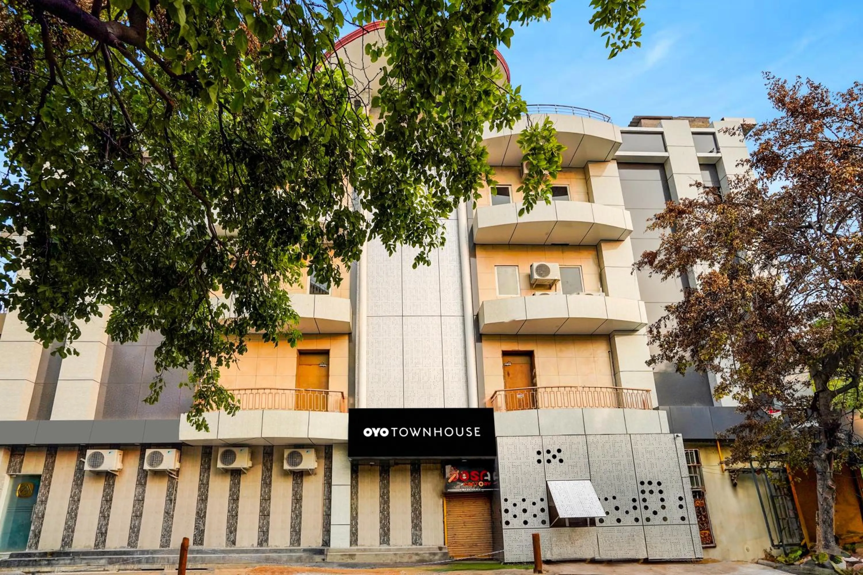 Facade/entrance in Townhouse GRAND ADDRESS HOTEL AND BANQUET