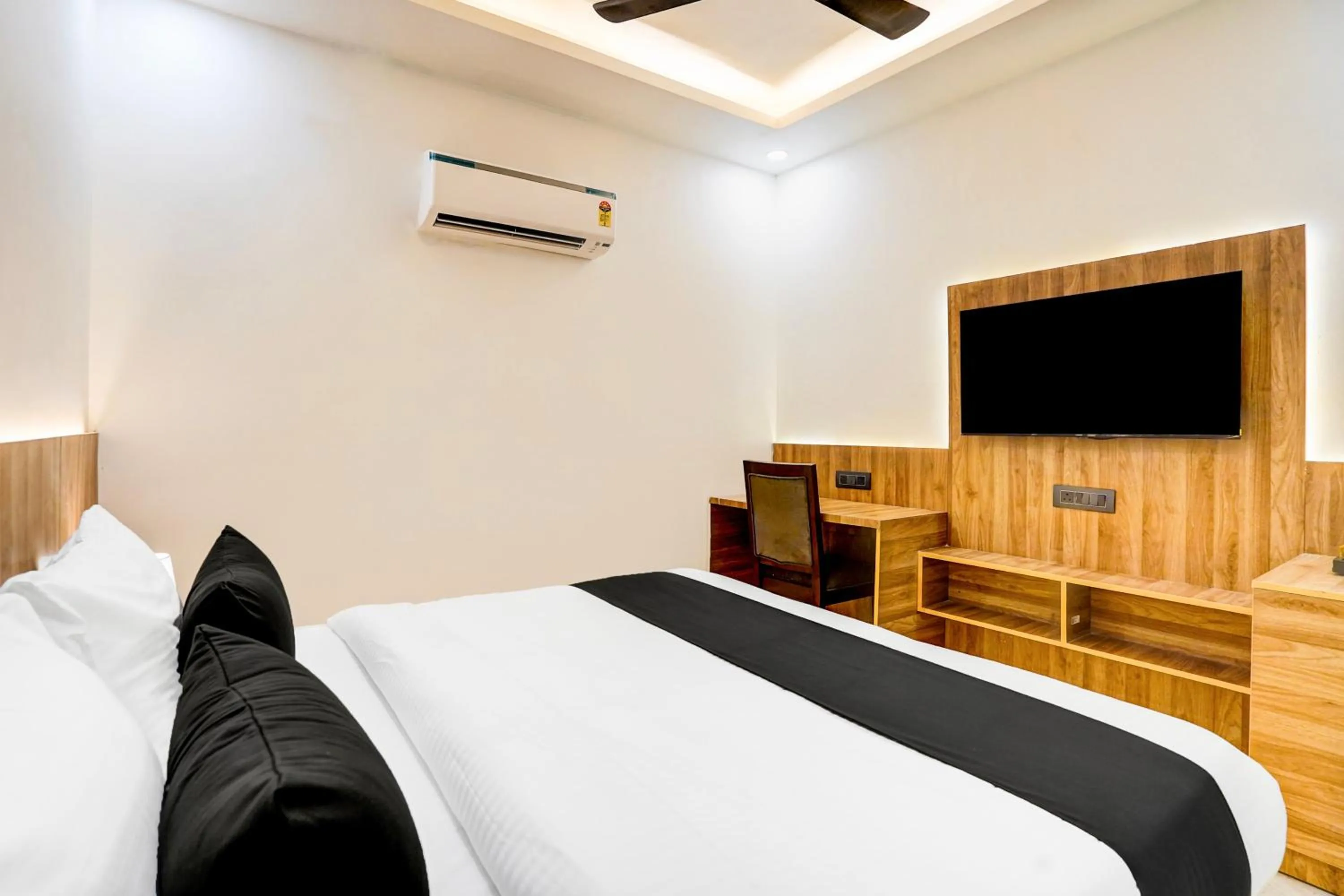 Bedroom, Bed in Townhouse GRAND ADDRESS HOTEL AND BANQUET