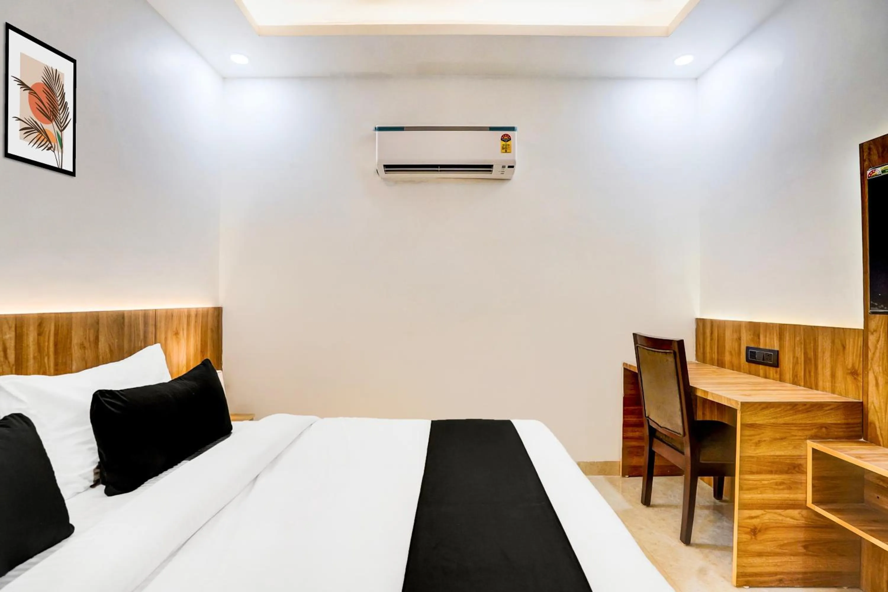 Bedroom, Bed in Townhouse GRAND ADDRESS HOTEL AND BANQUET