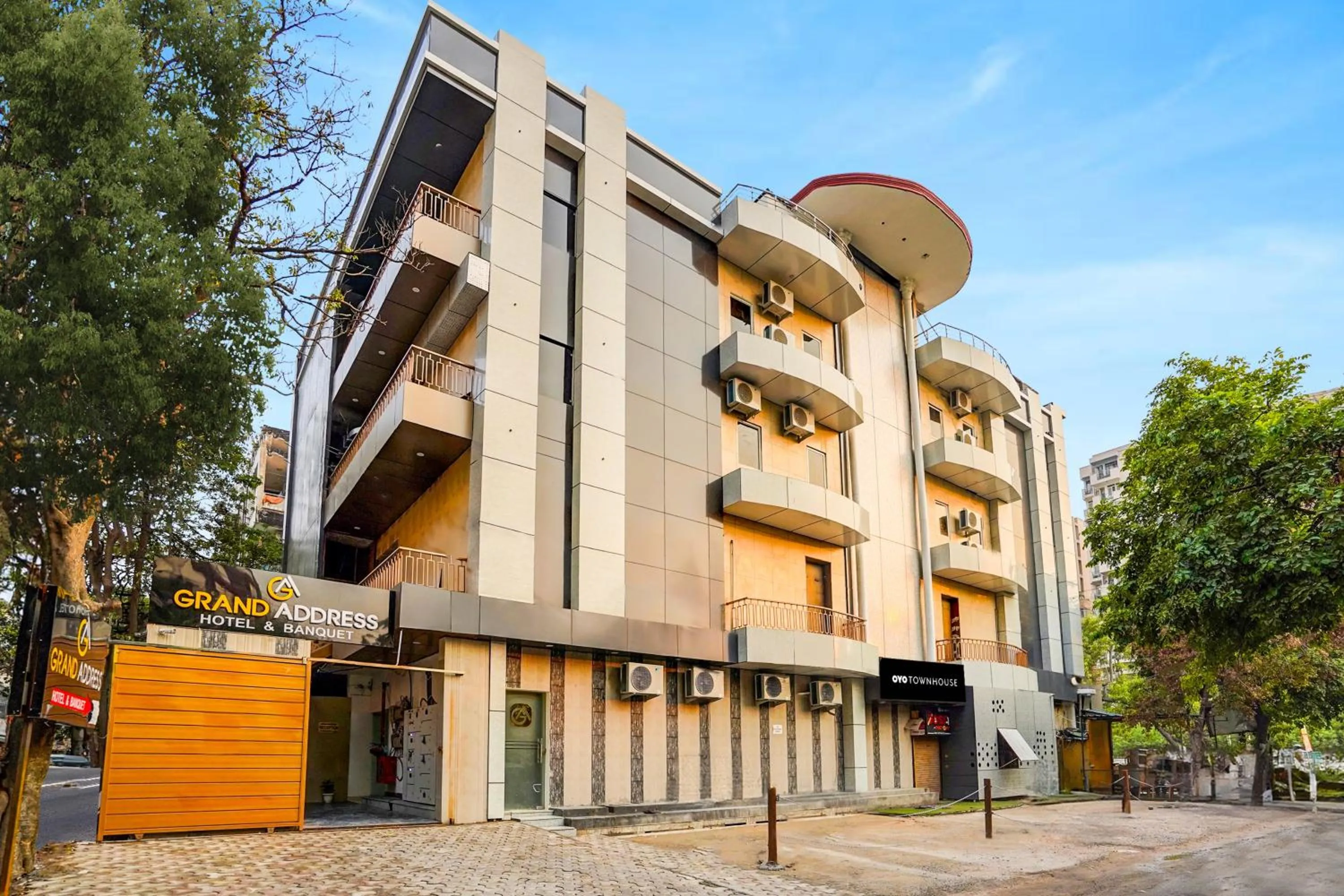 Facade/entrance in Townhouse GRAND ADDRESS HOTEL AND BANQUET