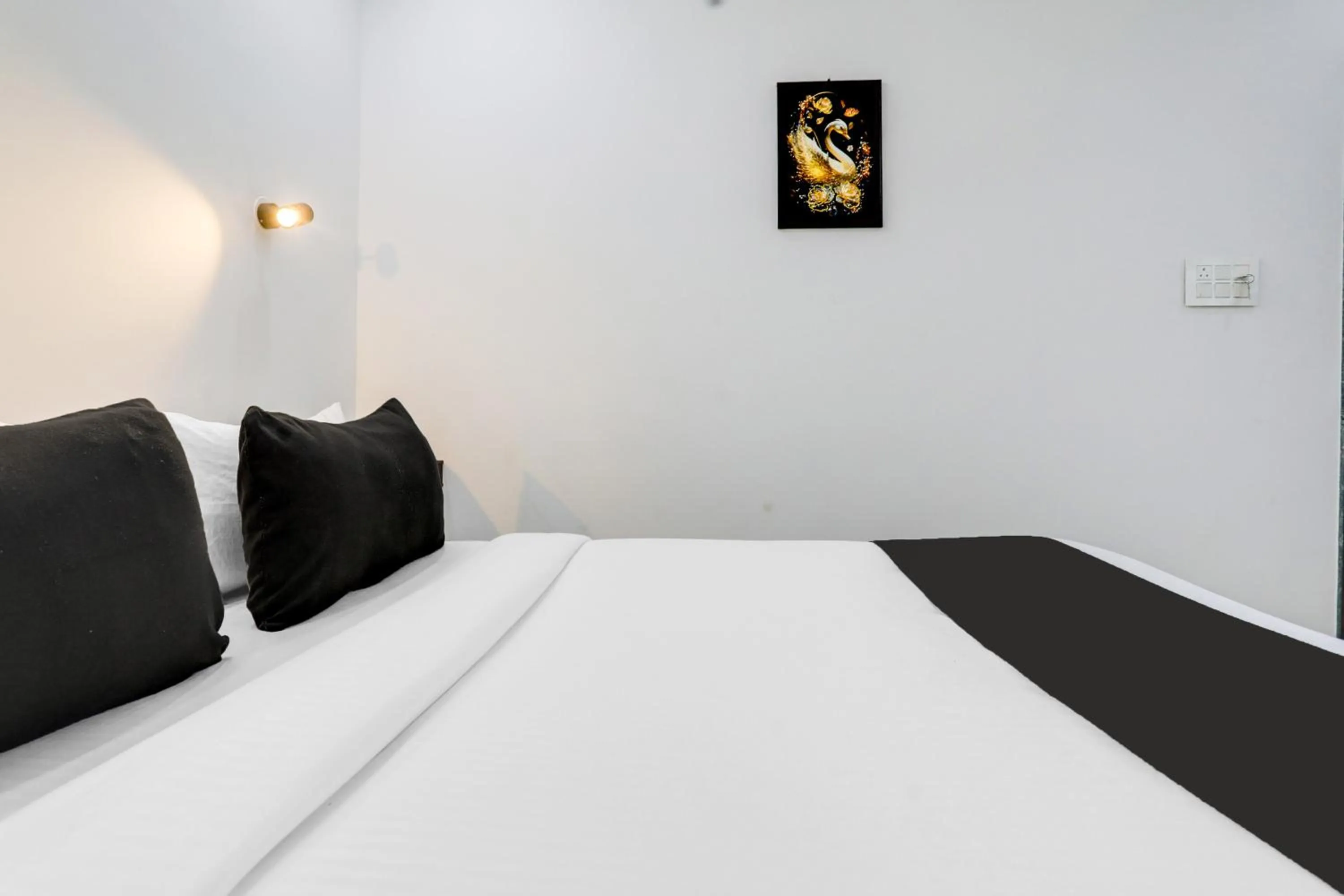 Bedroom, Bed in Super Collection O De Alphabet Hotel