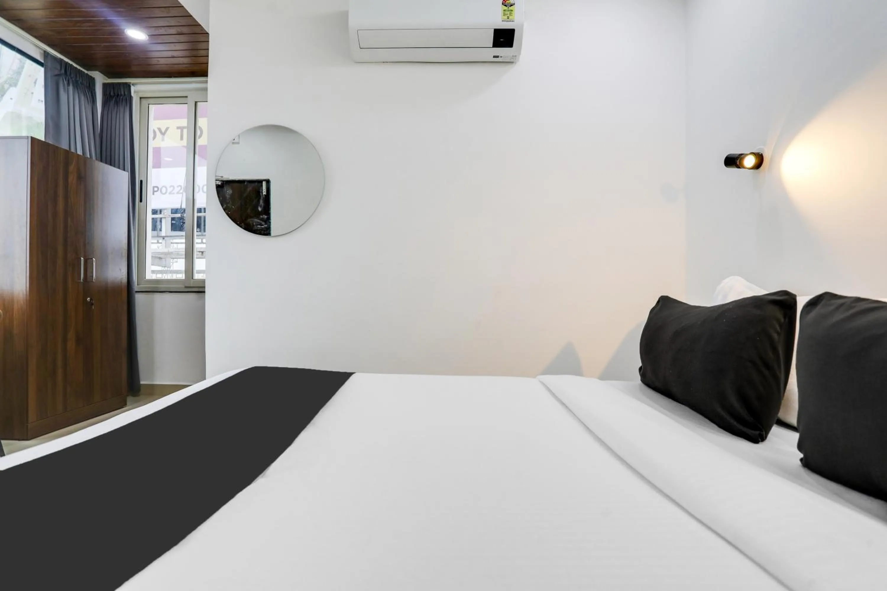 Bedroom, Bed in Super Collection O De Alphabet Hotel