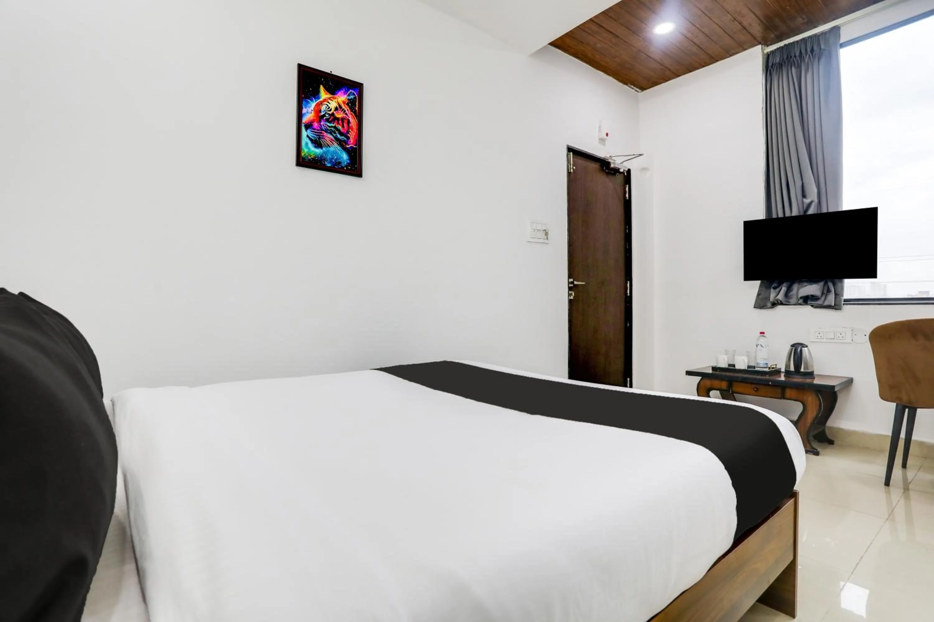 Bedroom, Bed in Super Collection O De Alphabet Hotel