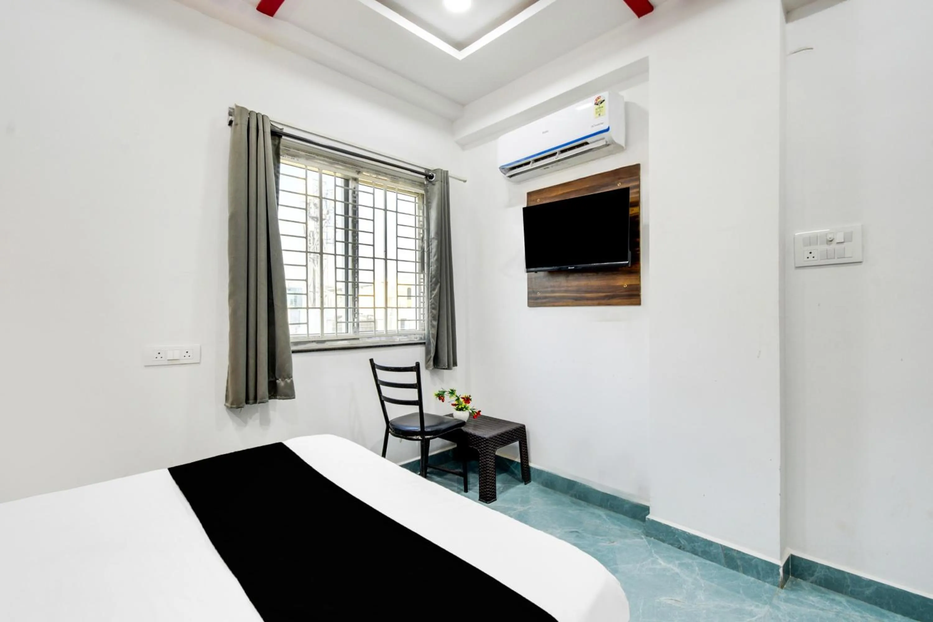 Bedroom, Bed in Super Townhouse Hitech City Near Yashoda Hospital