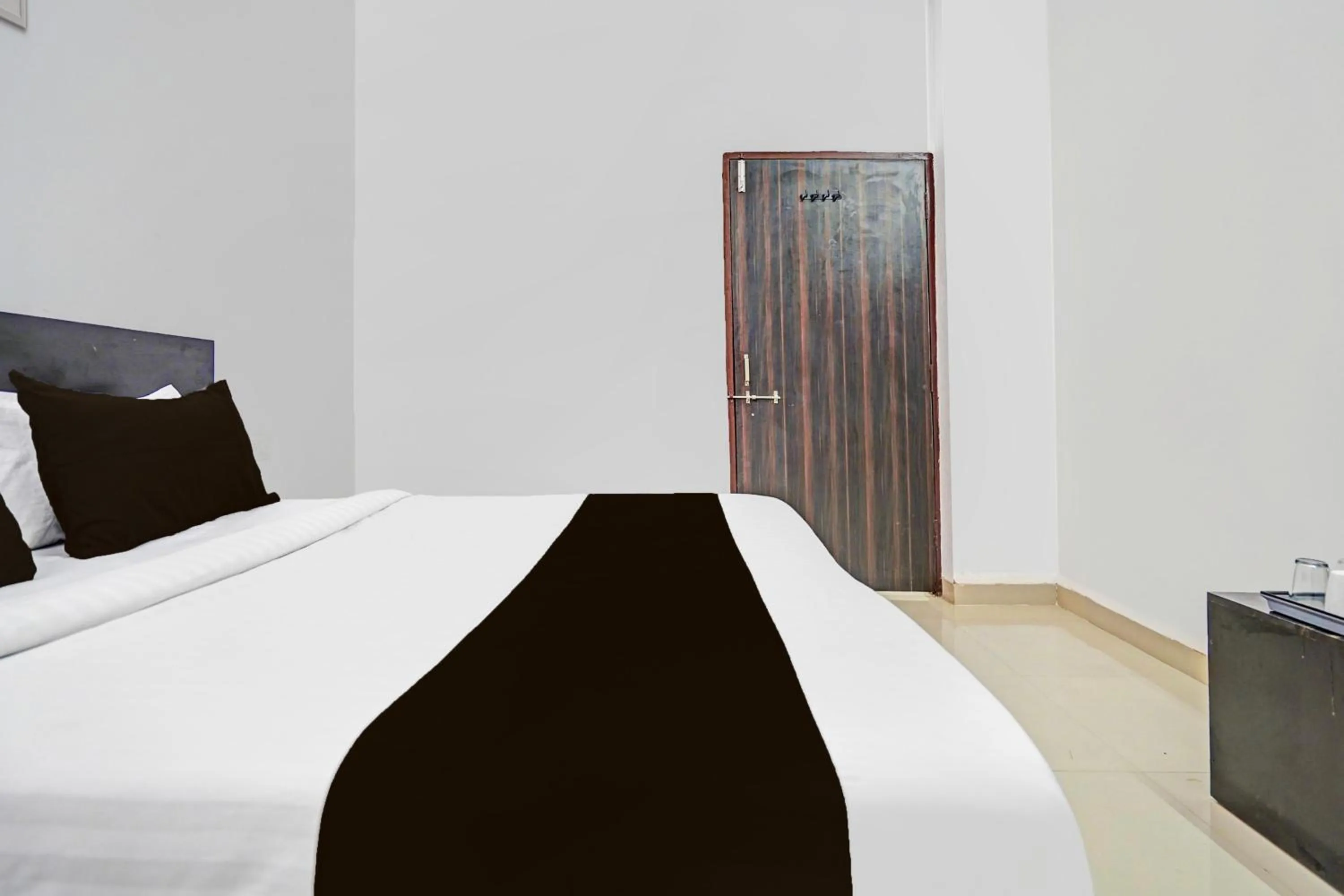 Bedroom, Bed in Hotel O Eternity Shivay