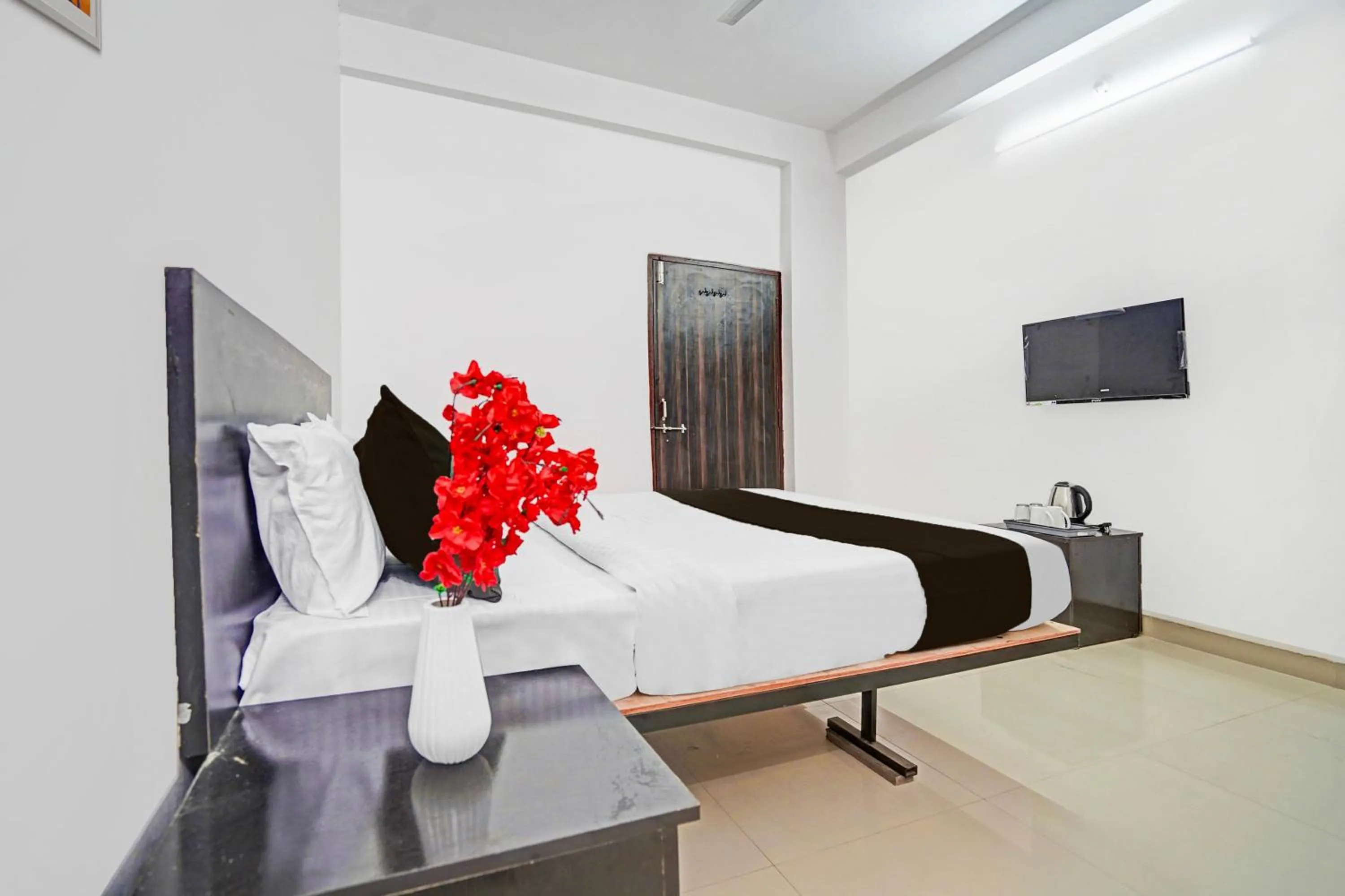 Bedroom in Hotel O Eternity Shivay