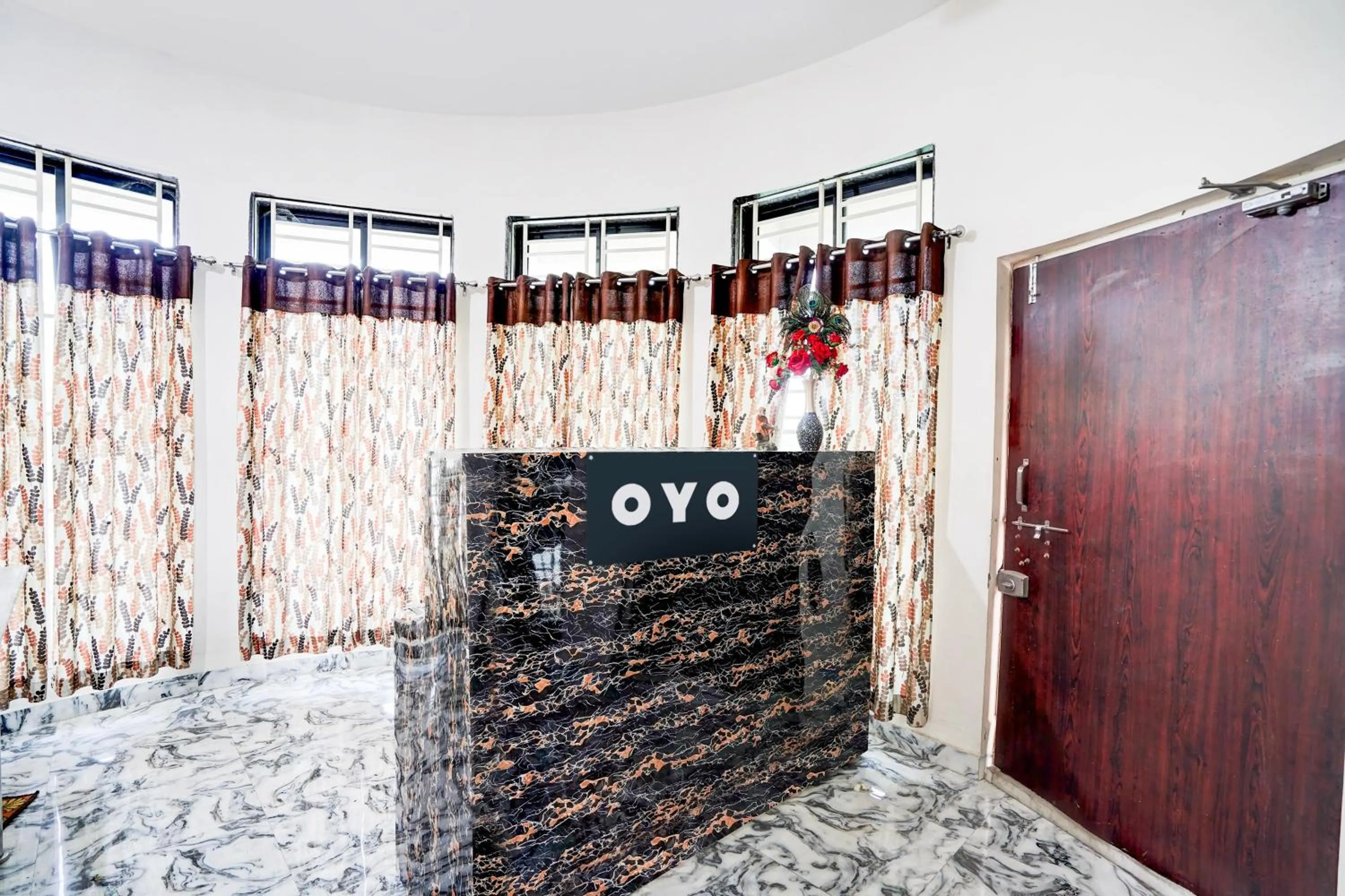 Lobby or reception in Hotel O Oyasis.in