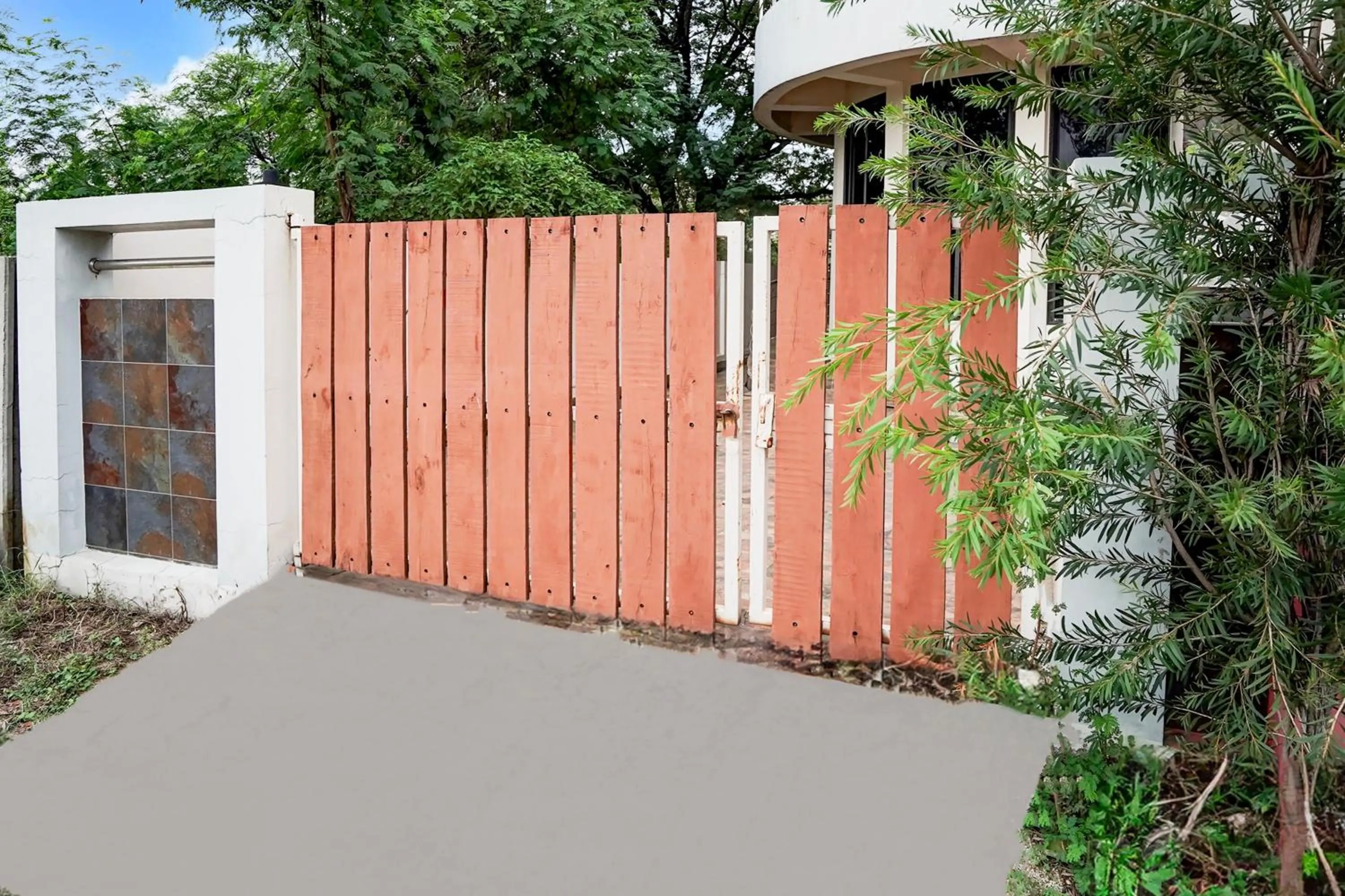 Facade/entrance in Hotel O Oyasis.in