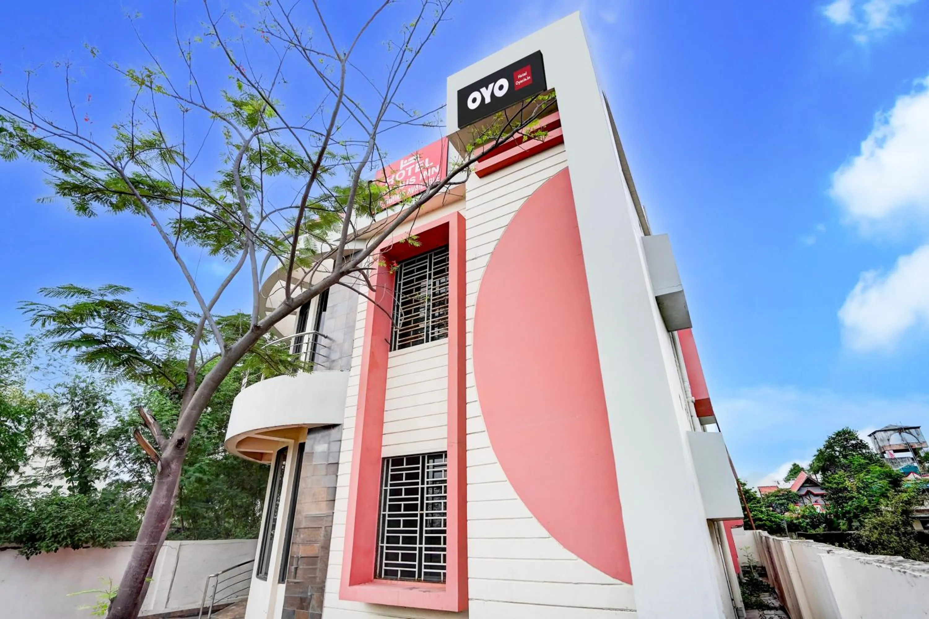 Facade/entrance in Hotel O Oyasis.in