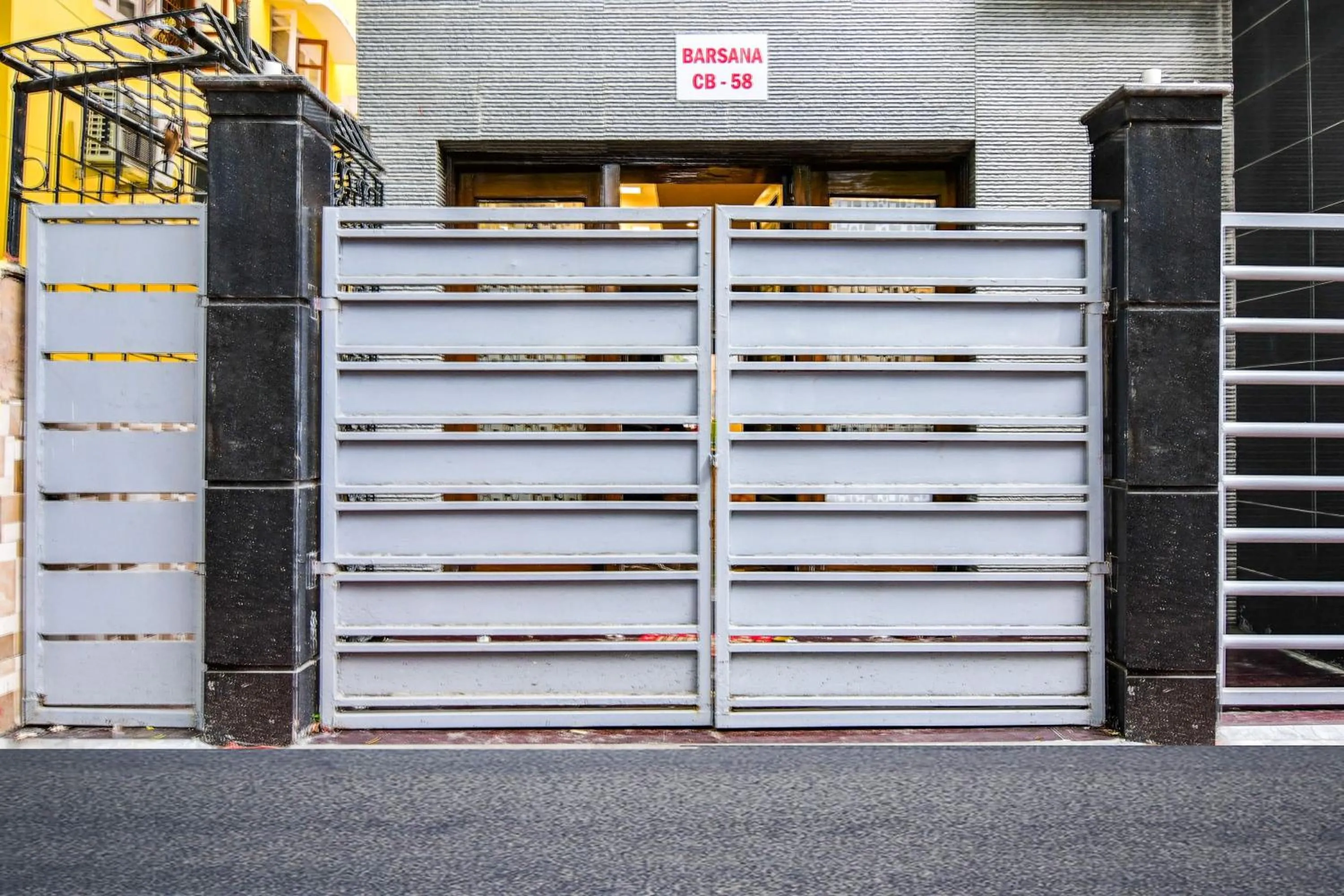 Facade/entrance in Hotel O Barsana