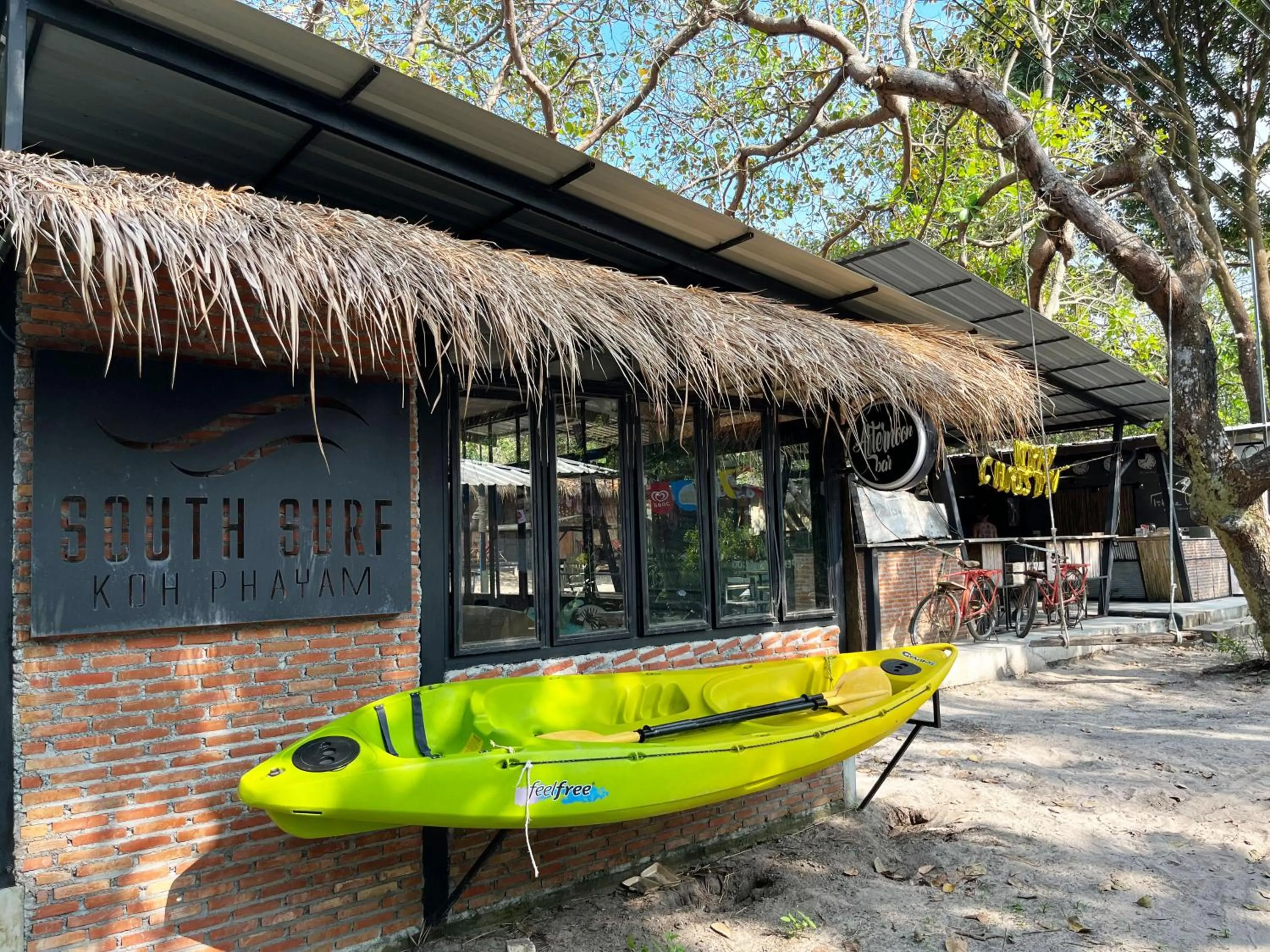 Facade/entrance in Little Hut