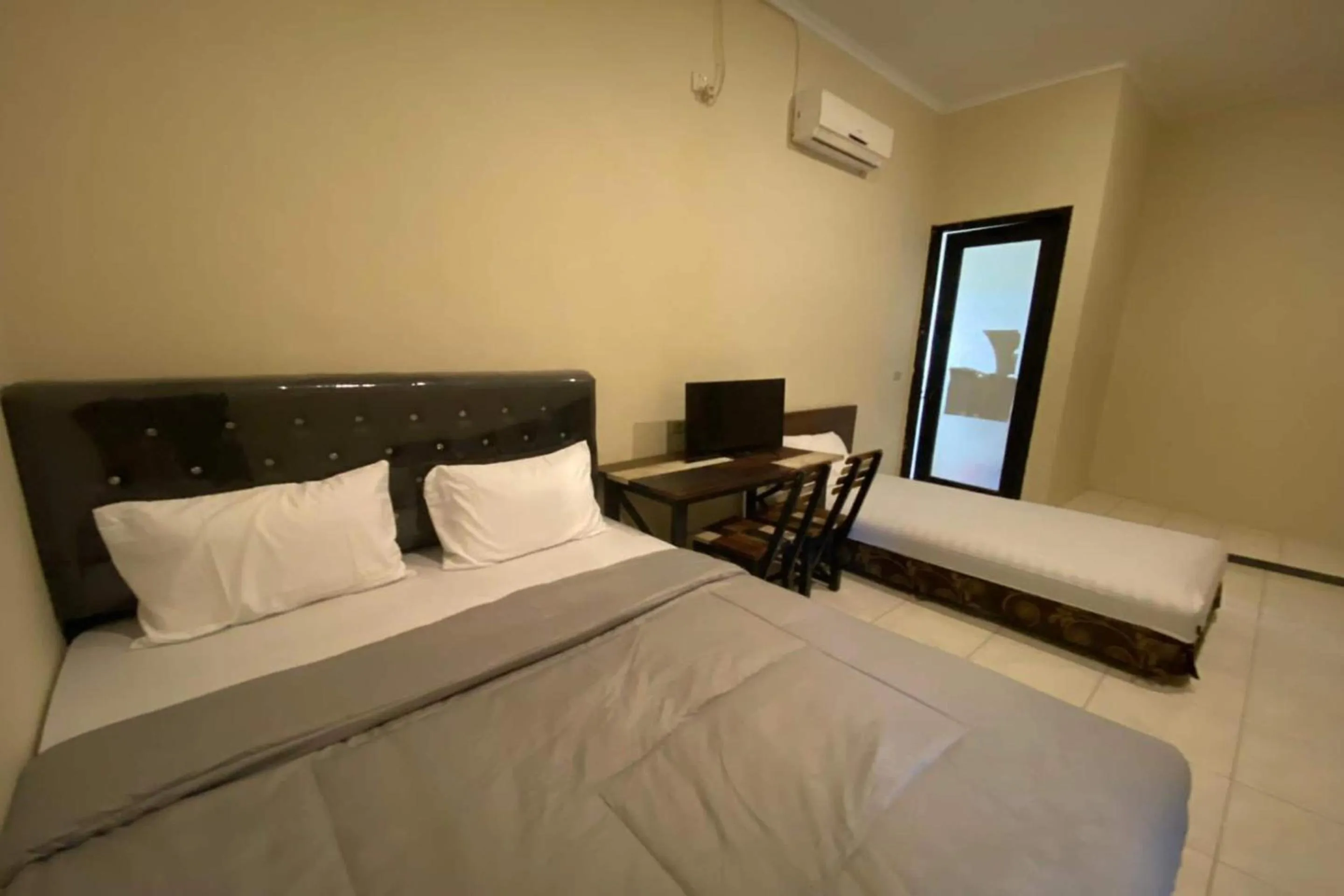 Bedroom, Bed in Hotel O Sweet Home Residence Simpang Lima