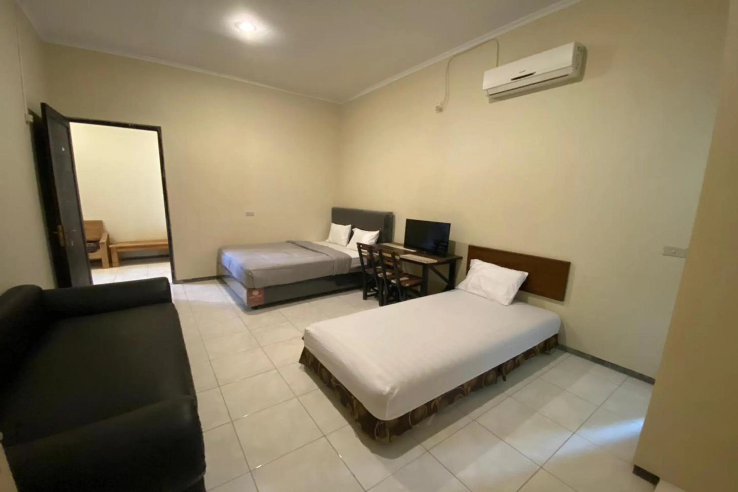 Bedroom, Bed in Hotel O Sweet Home Residence Simpang Lima