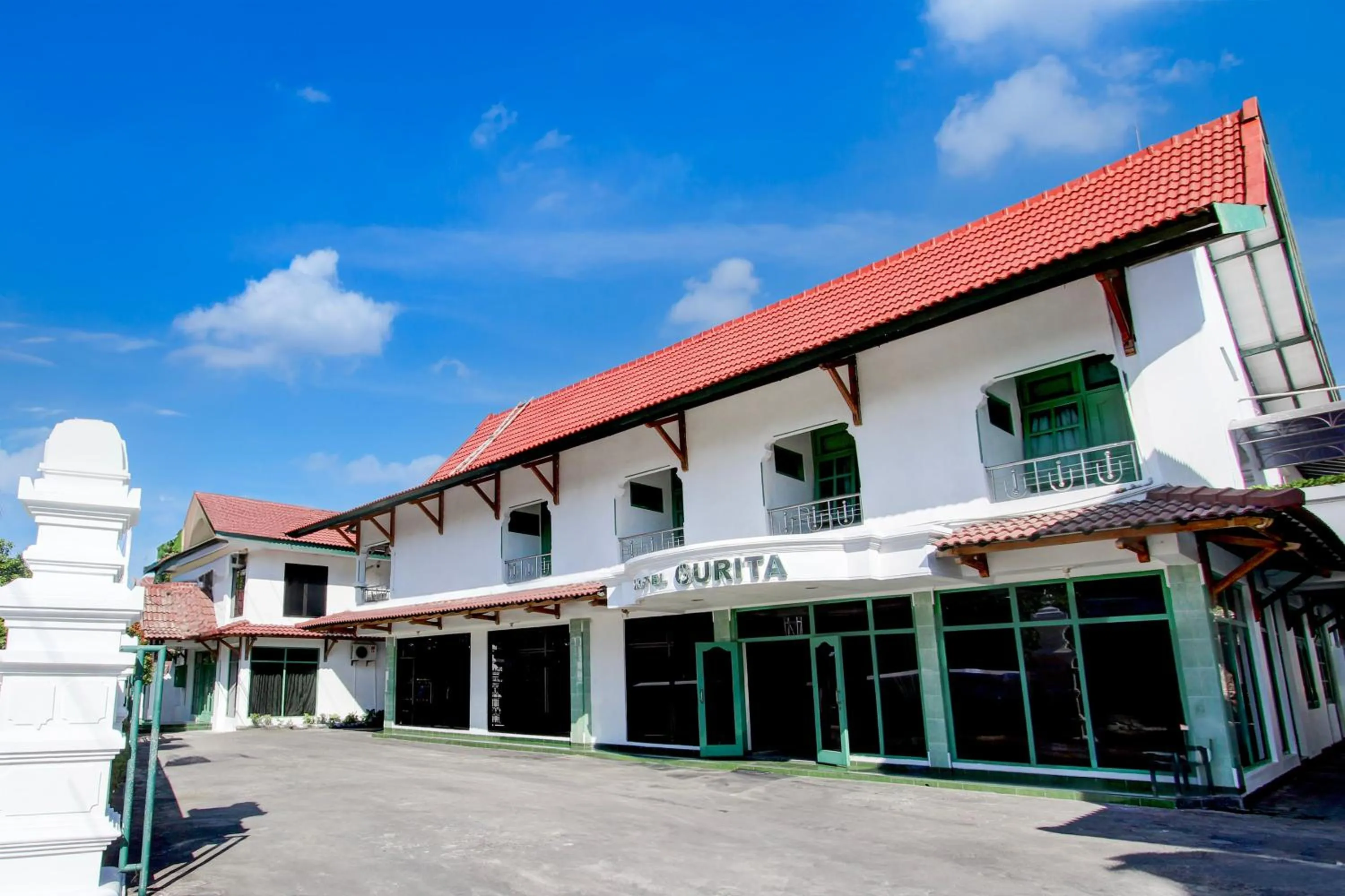 Facade/entrance in Hotel O Gurita