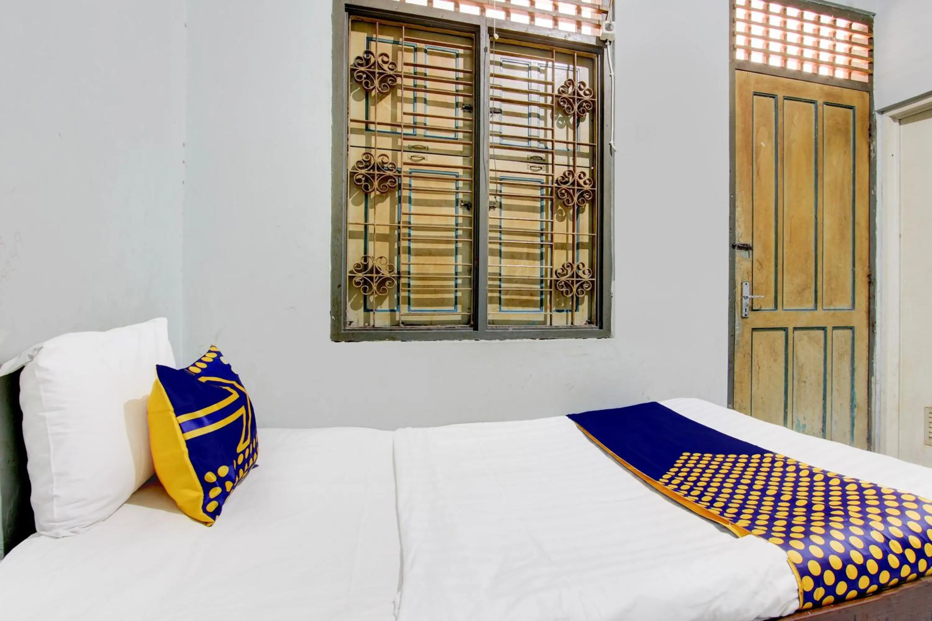 Bedroom, Bed in Hotel O Agung