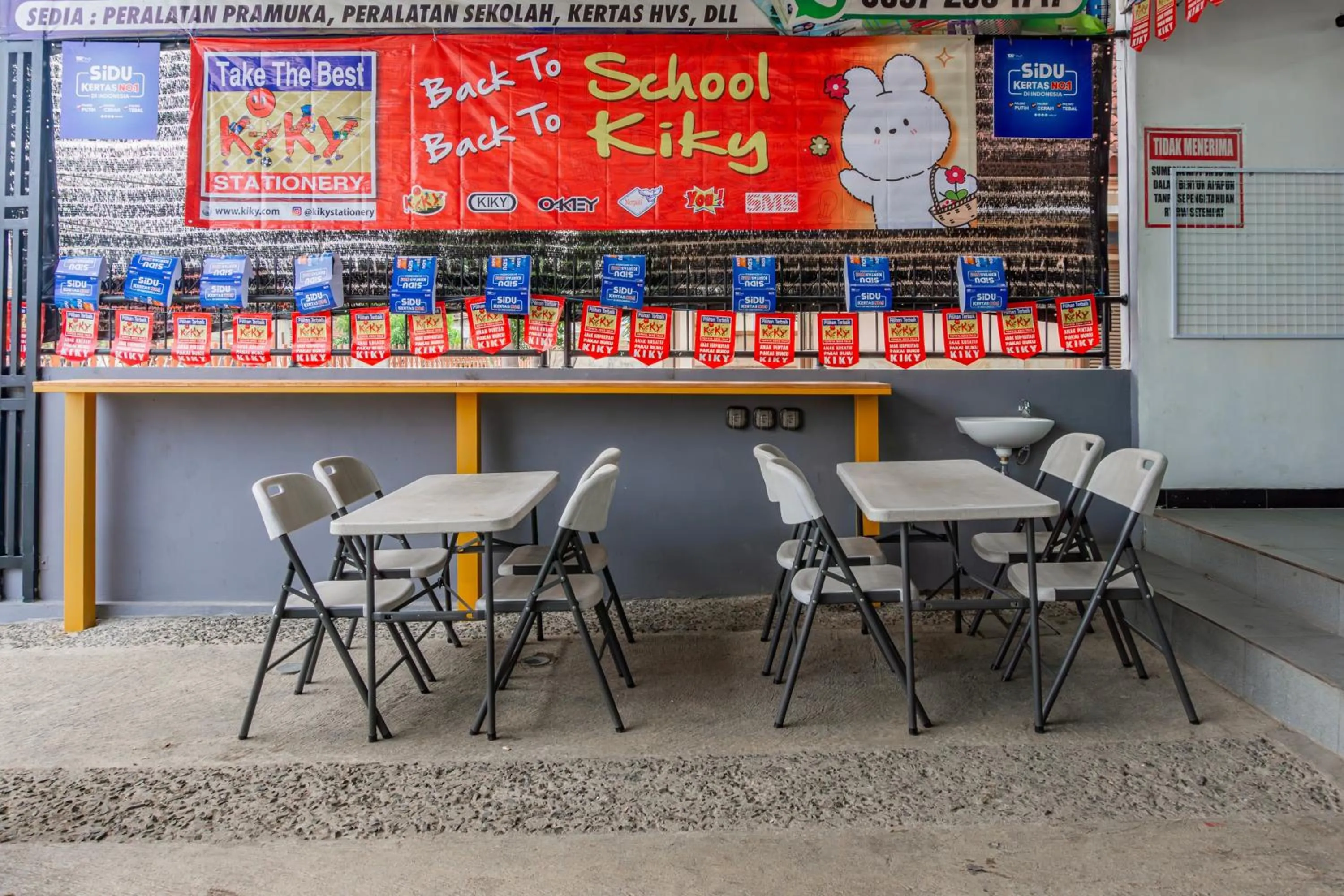 Restaurant/places to eat in Hotel O Penginapan Kertajaya Syariah