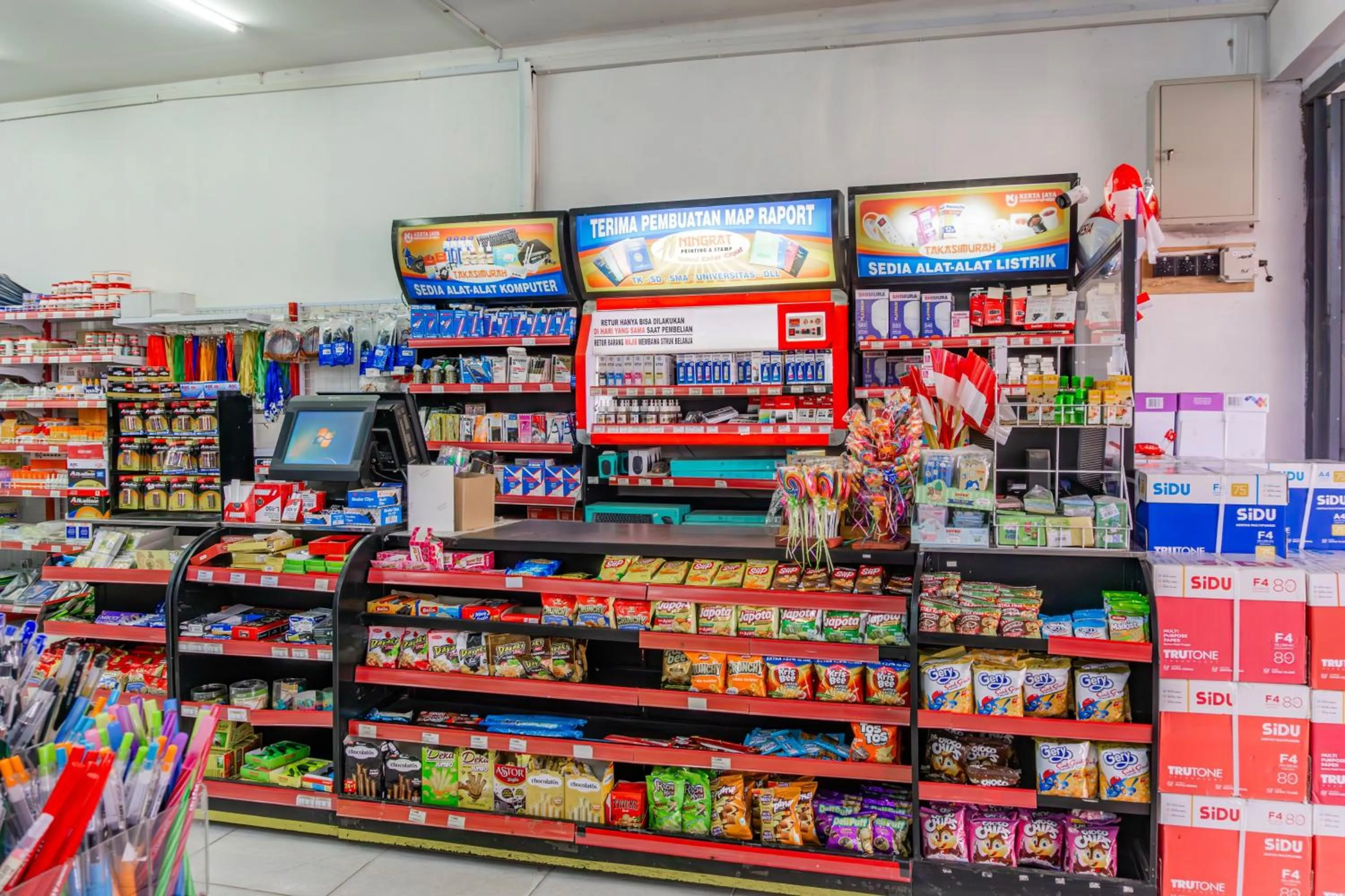 Lobby or reception in Hotel O Penginapan Kertajaya Syariah