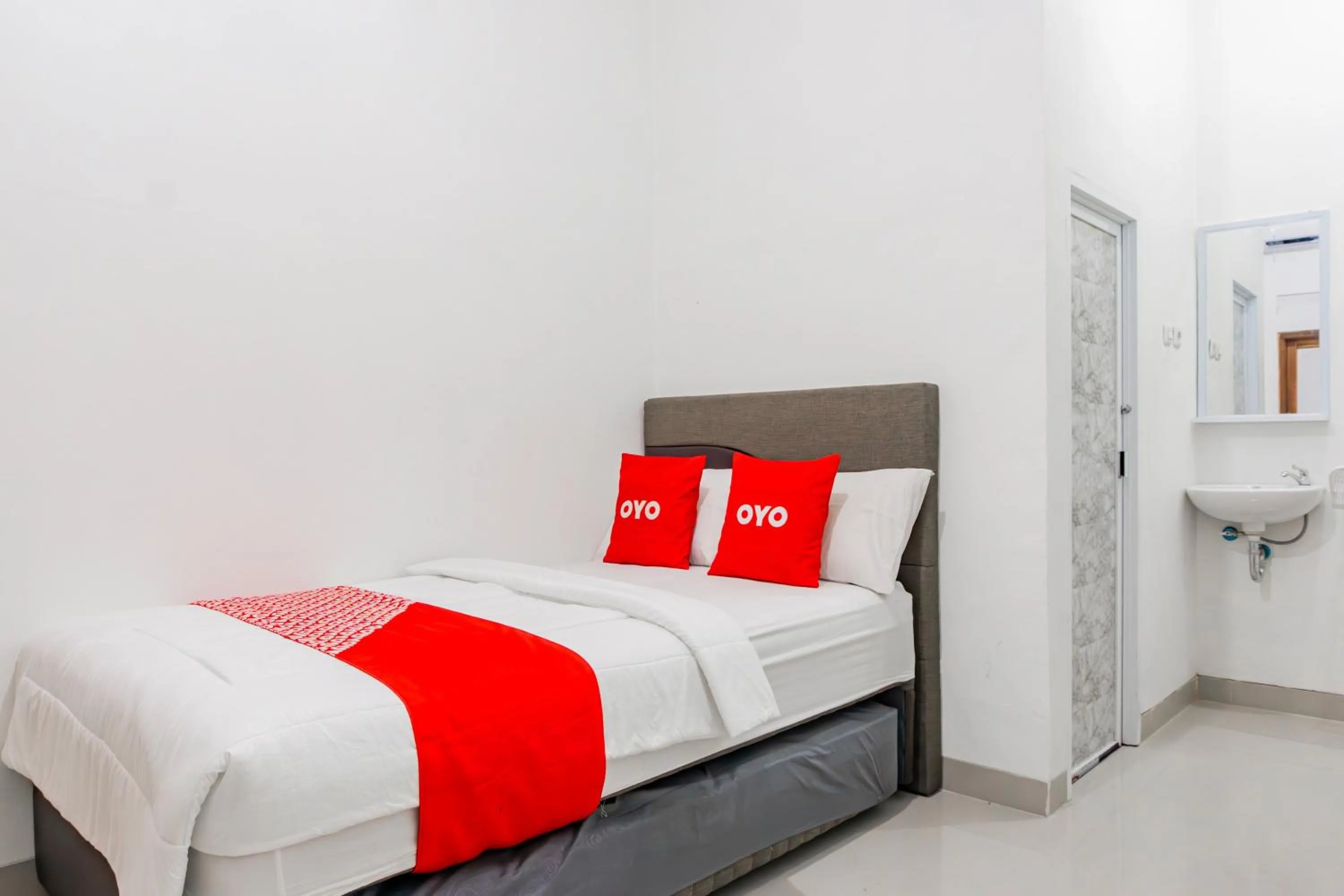 Bedroom in Hotel O Penginapan Kertajaya Syariah