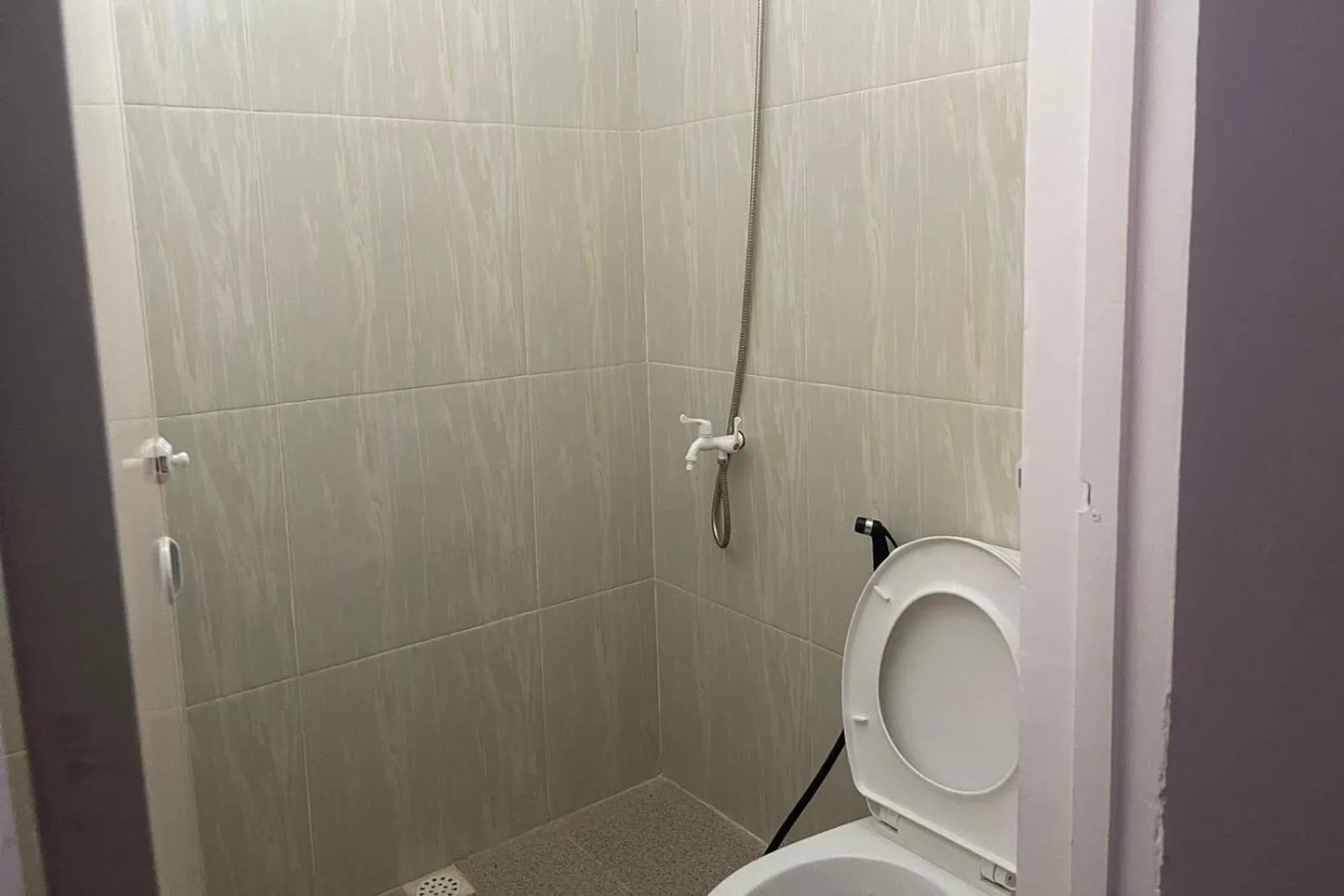 Bathroom in Hotel O Ratha Guest House Syariah