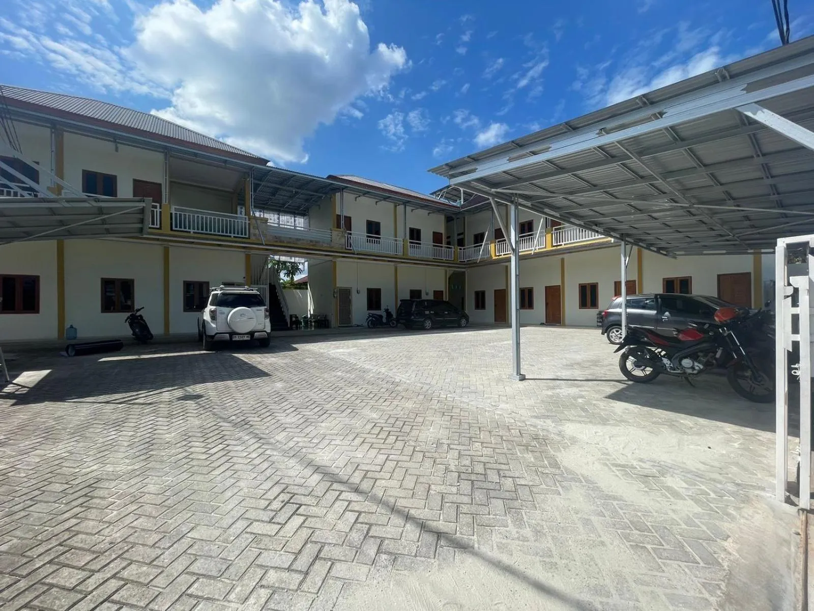 Facade/entrance in Hotel O Ratha Guest House Syariah