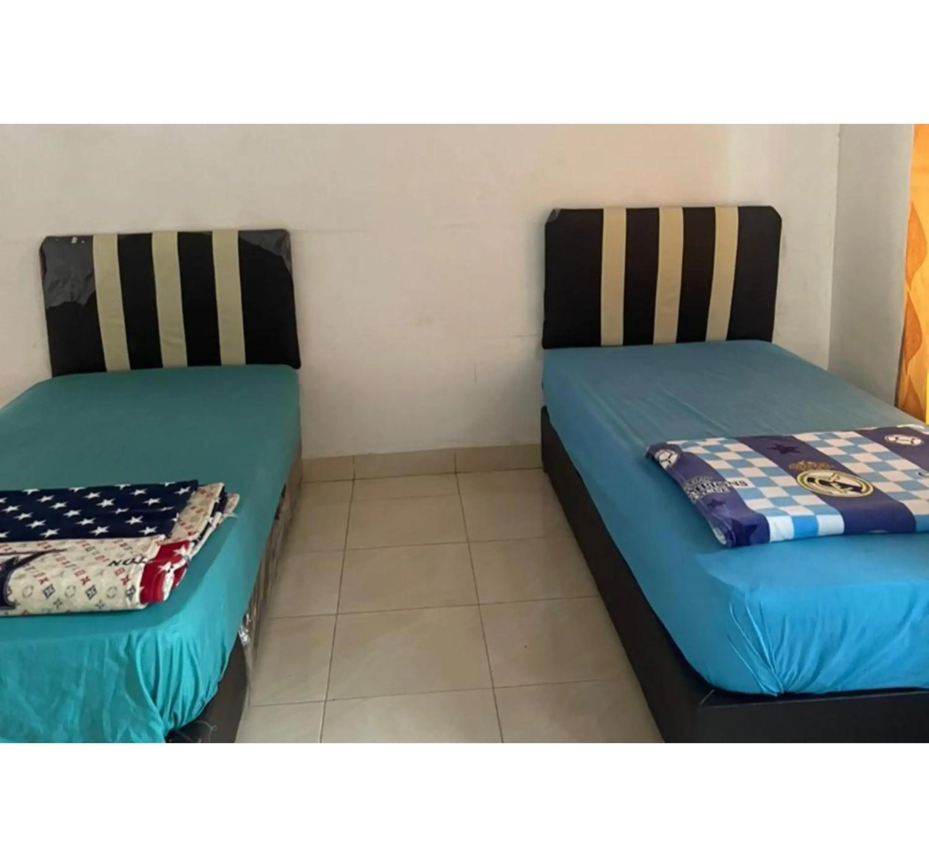 Standard Twin Room in Hotel O Ratha Guest House Syariah Standard Twin Room in Hotel O Ratha Guest House Syariah