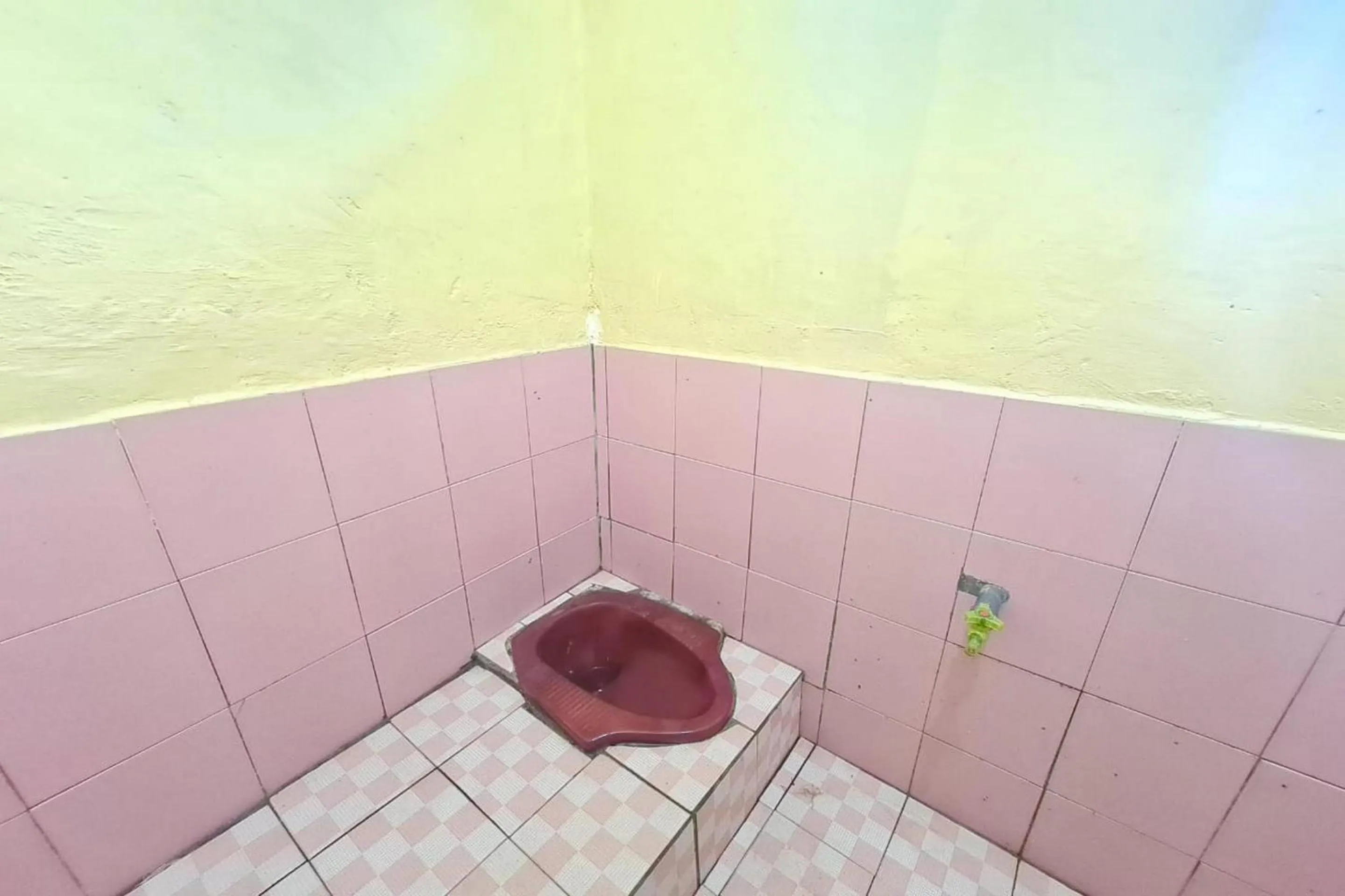 Bathroom, Bed in Hotel O Pondok An Syariah