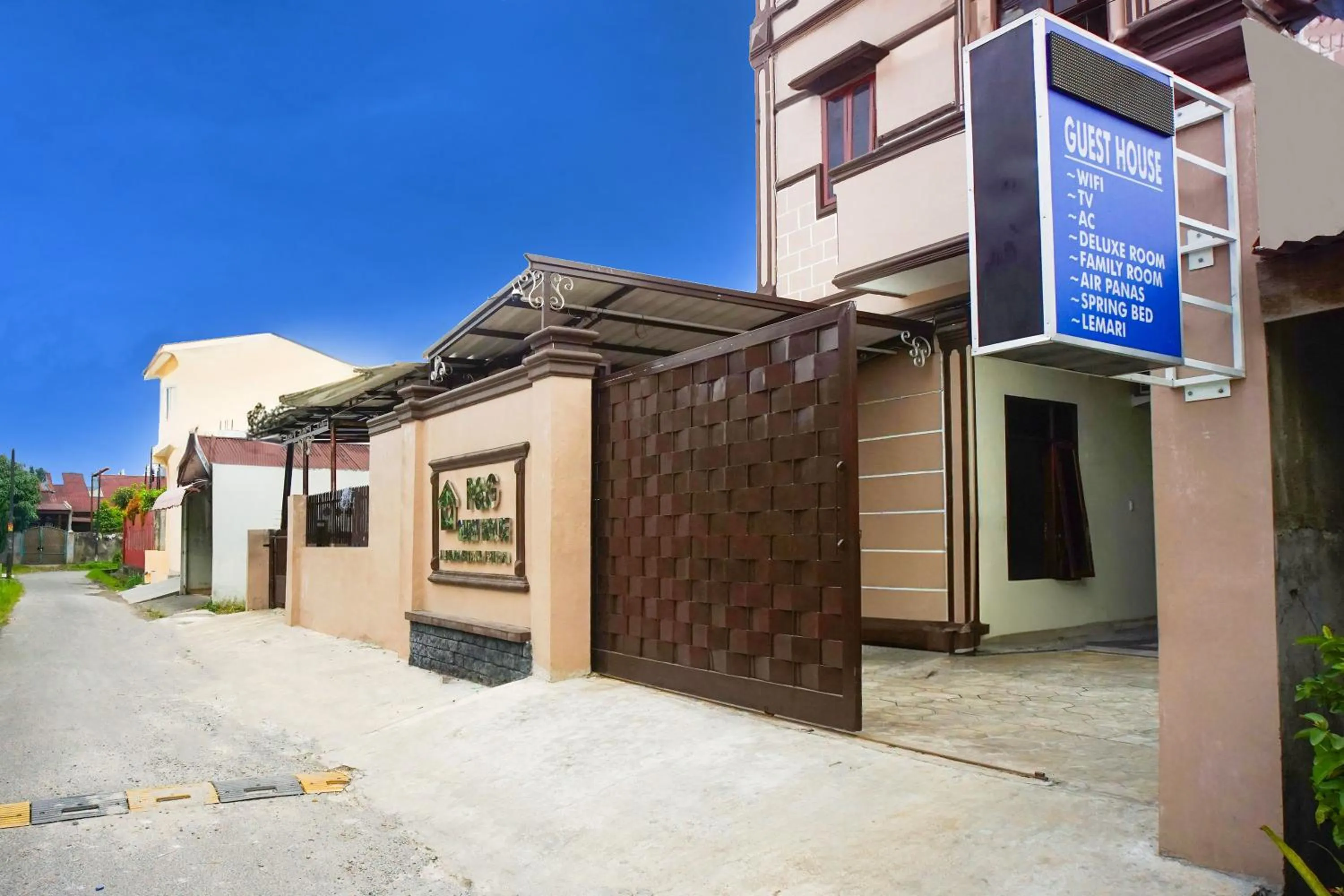 Facade/entrance in Hotel O P&g Guest House